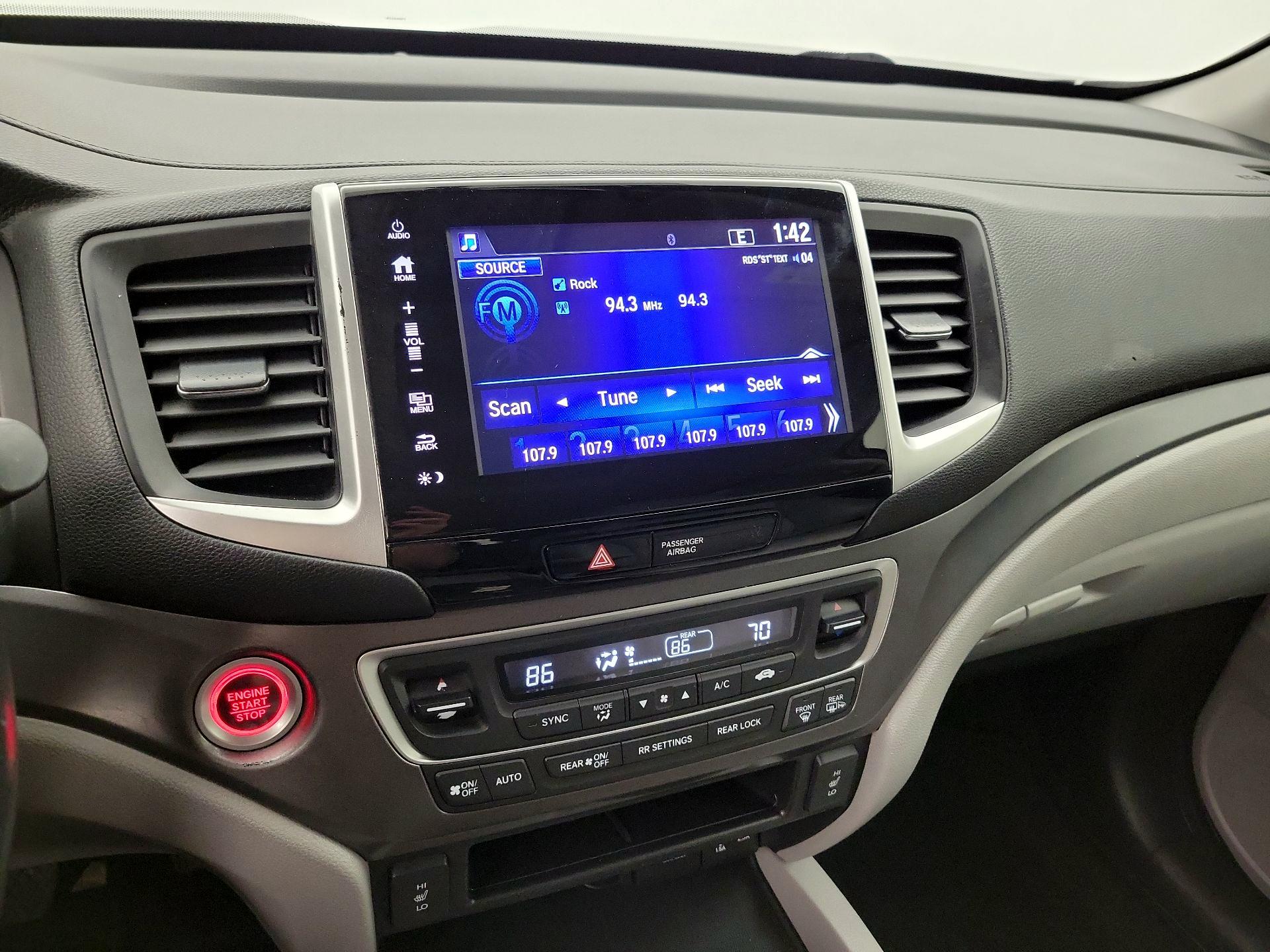 Thumbnail: 2017 Honda Pilot - 15