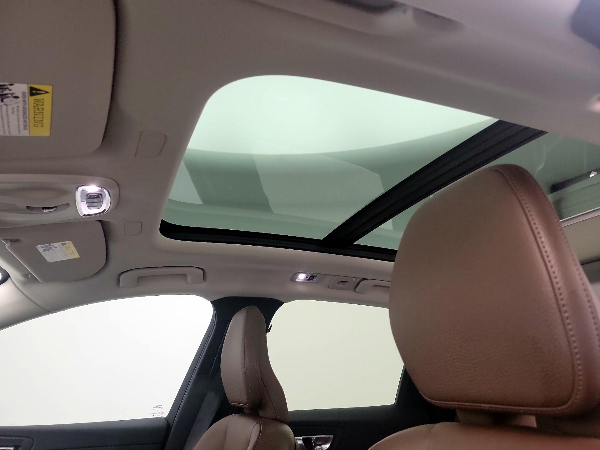 Thumbnail: 2019 Volvo XC60 - 19