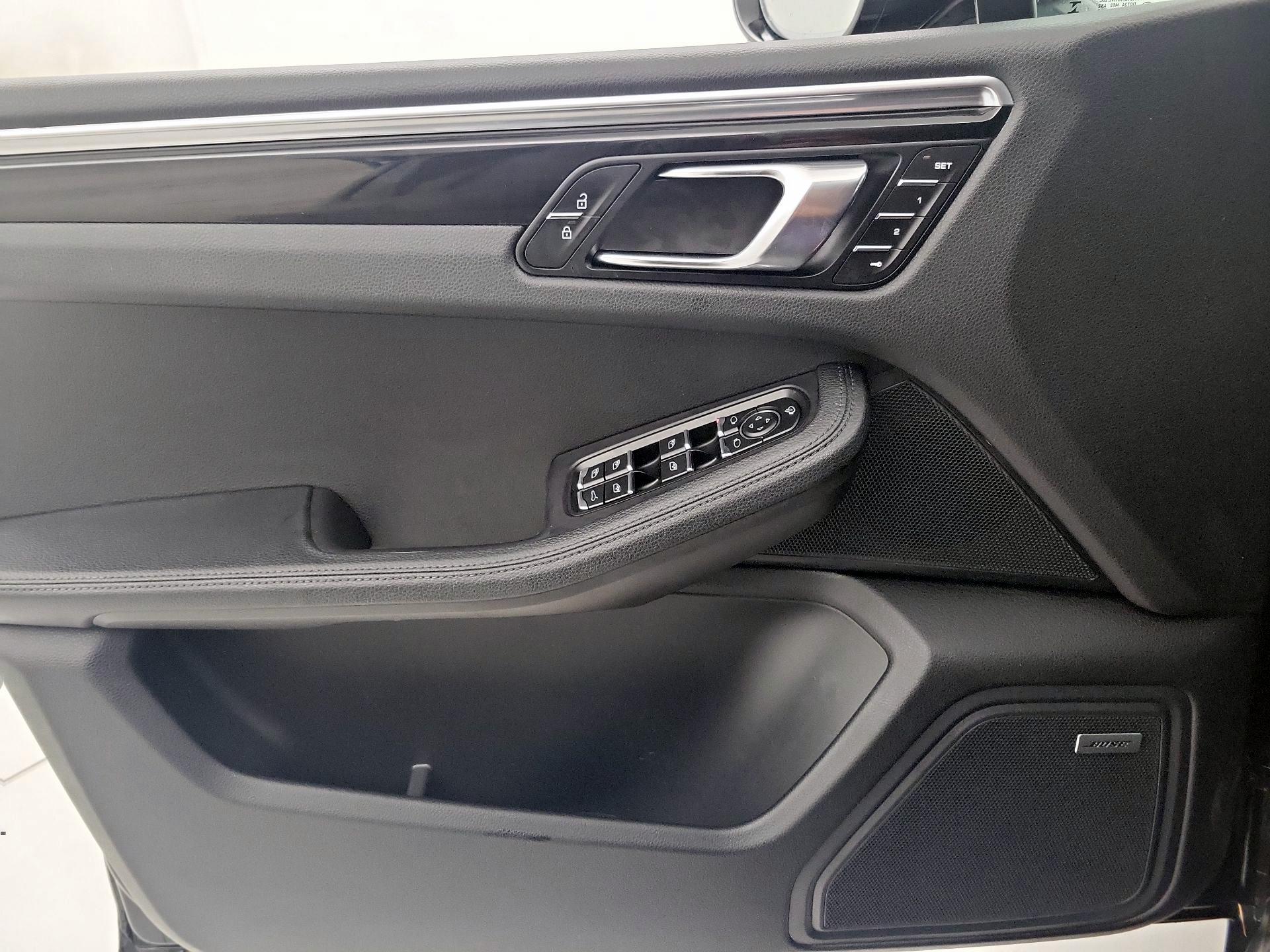 Thumbnail: 2022 Porsche Macan - 12