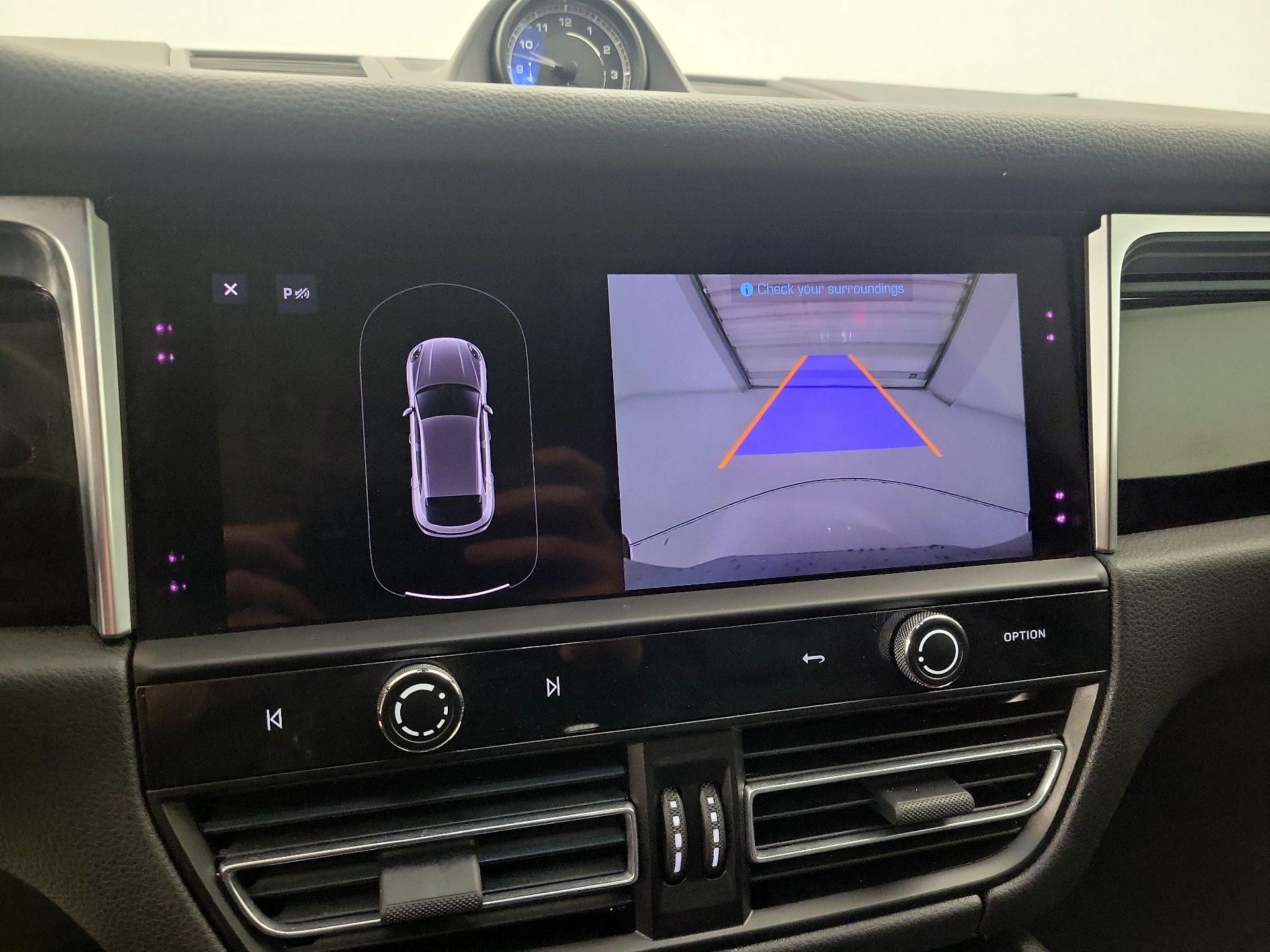 Thumbnail: 2022 Porsche Macan - 14