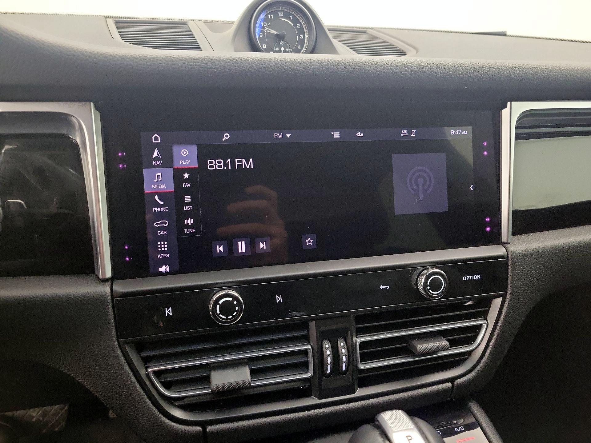 Thumbnail: 2022 Porsche Macan - 15