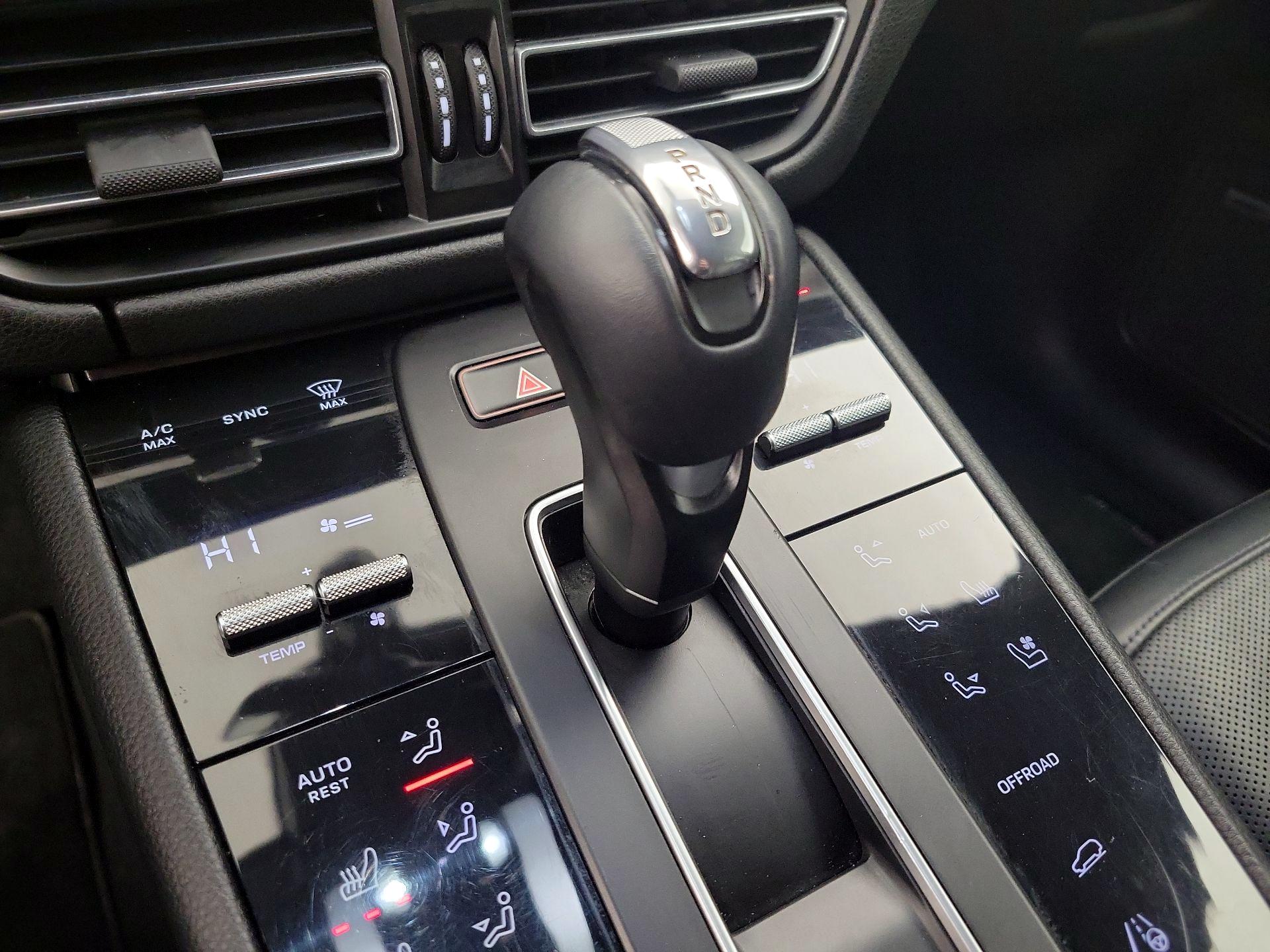 Thumbnail: 2022 Porsche Macan - 17