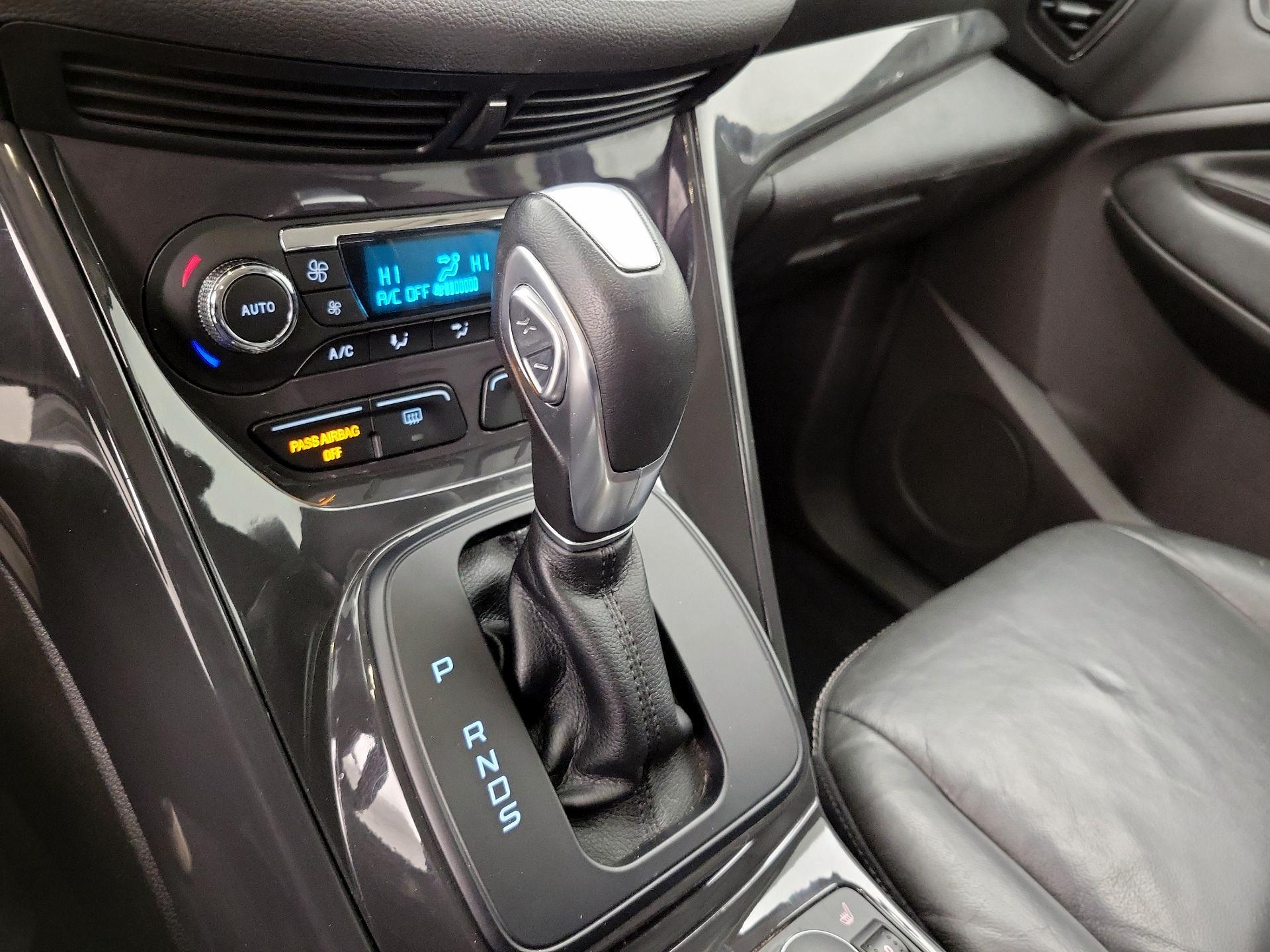 Thumbnail: 2015 Ford Escape - 17