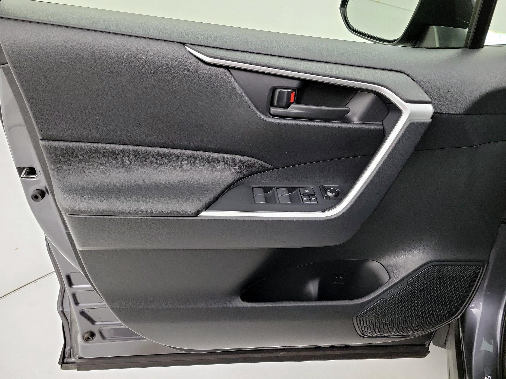 Thumbnail: 2025 Toyota RAV4 - 12