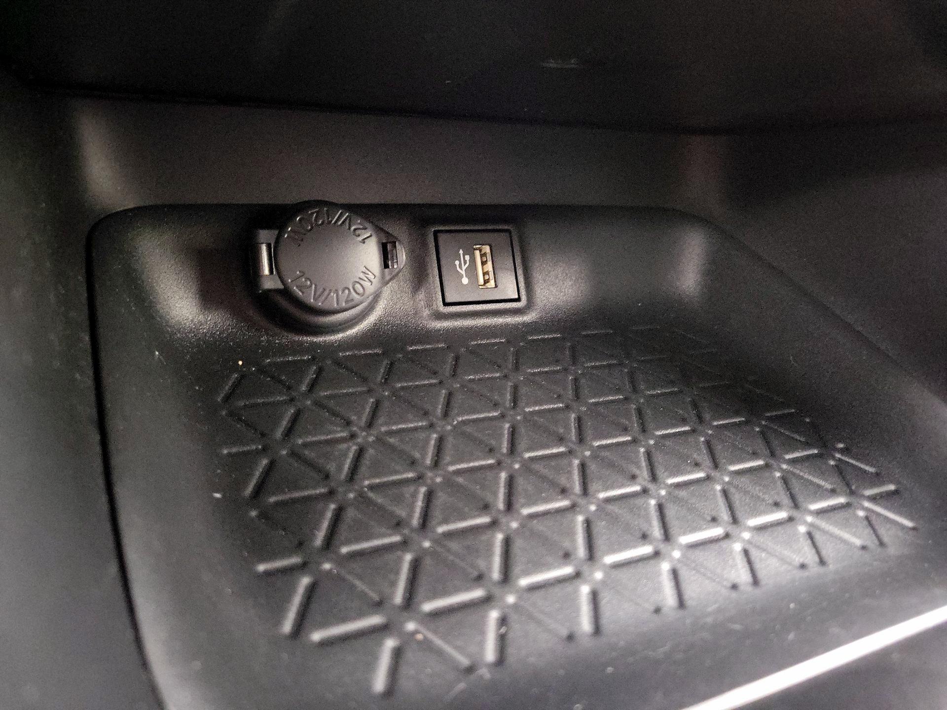 Thumbnail: 2025 Toyota RAV4 - 18