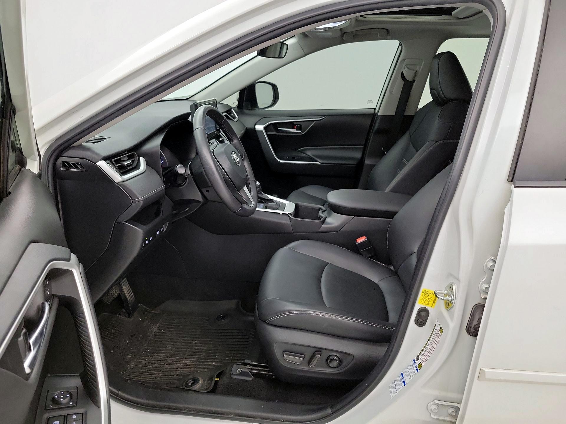 Thumbnail: 2022 Toyota RAV4 - 11