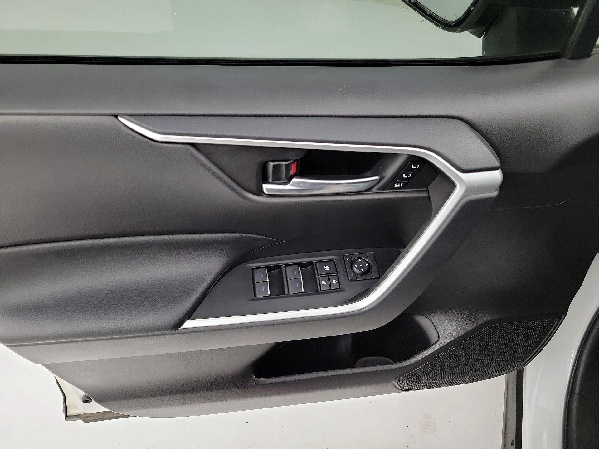 Thumbnail: 2022 Toyota RAV4 - 12