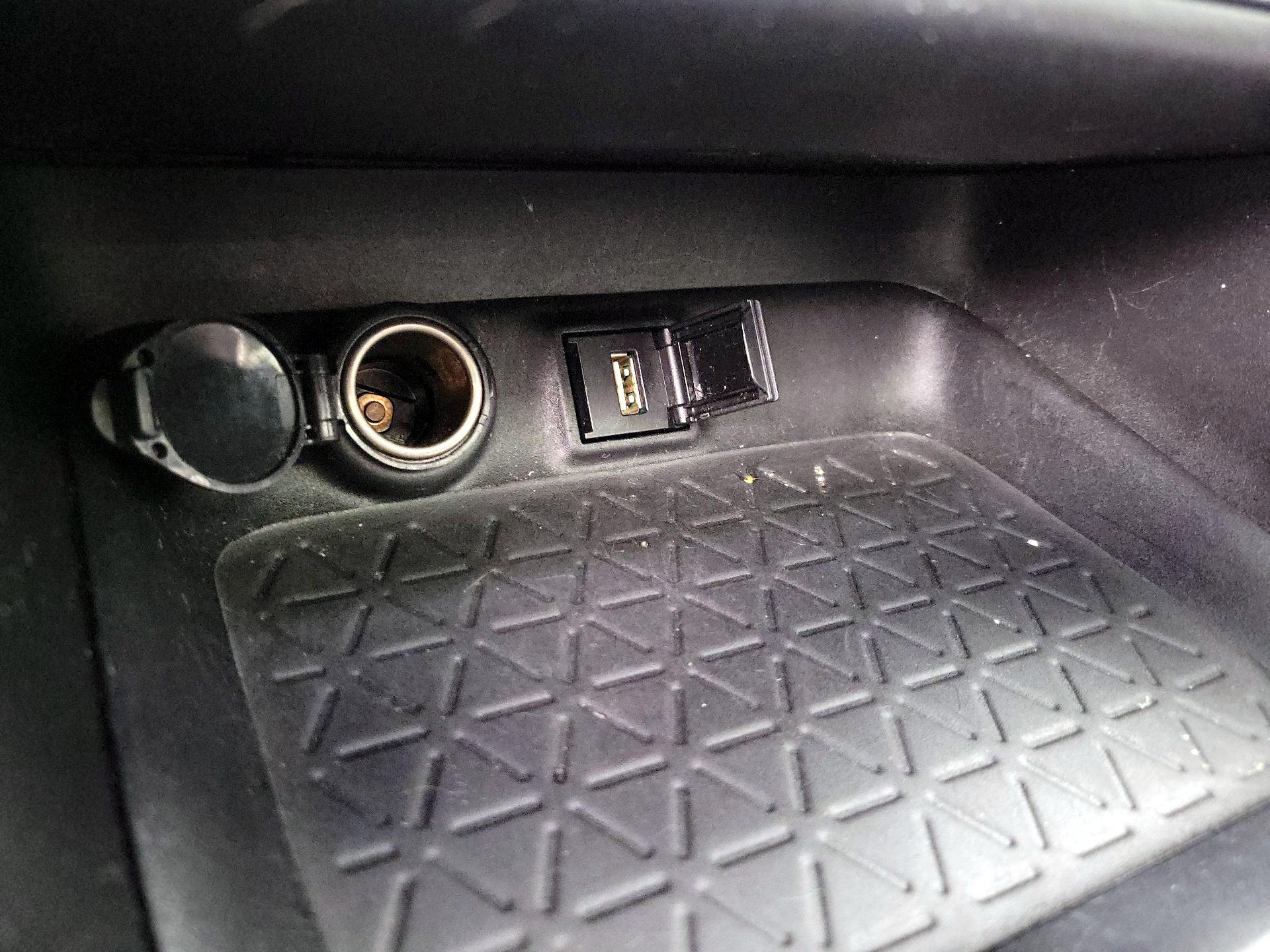 Thumbnail: 2022 Toyota RAV4 - 18