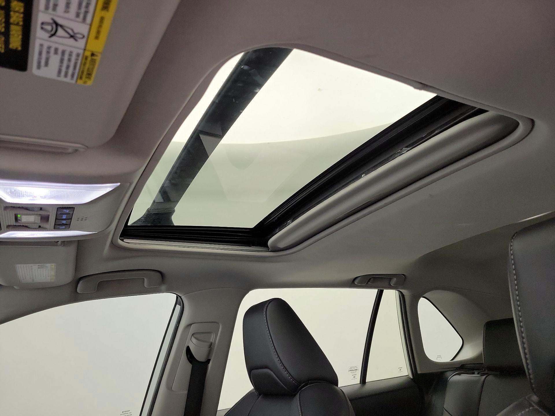 Thumbnail: 2022 Toyota RAV4 - 19