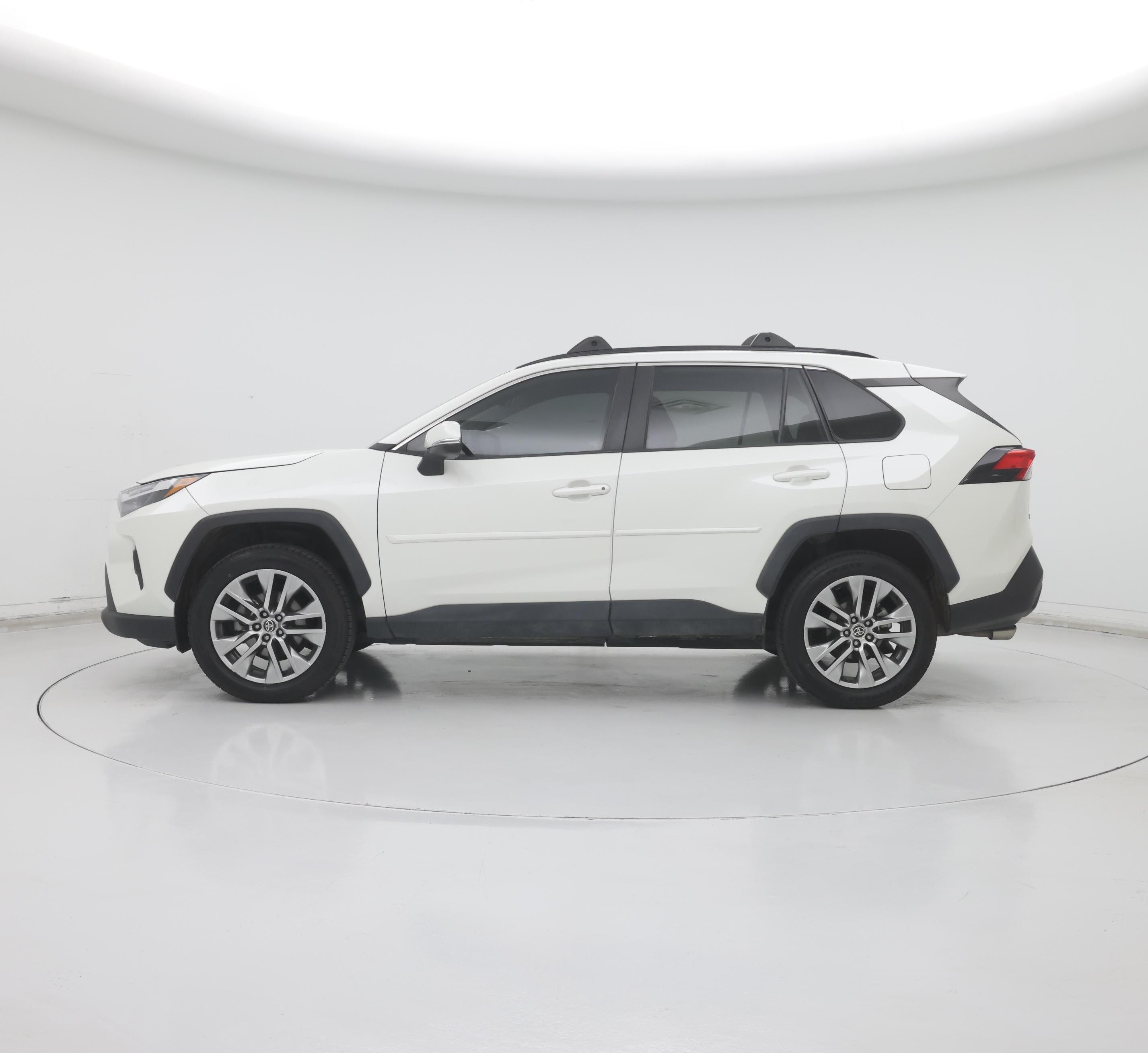 Thumbnail: 2022 Toyota RAV4 - 3