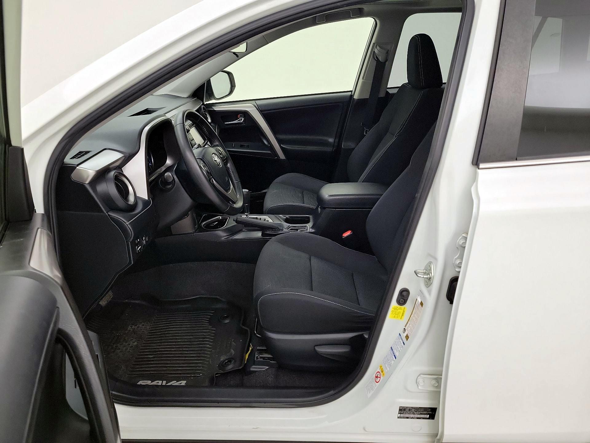 Thumbnail: 2018 Toyota RAV4 - 11