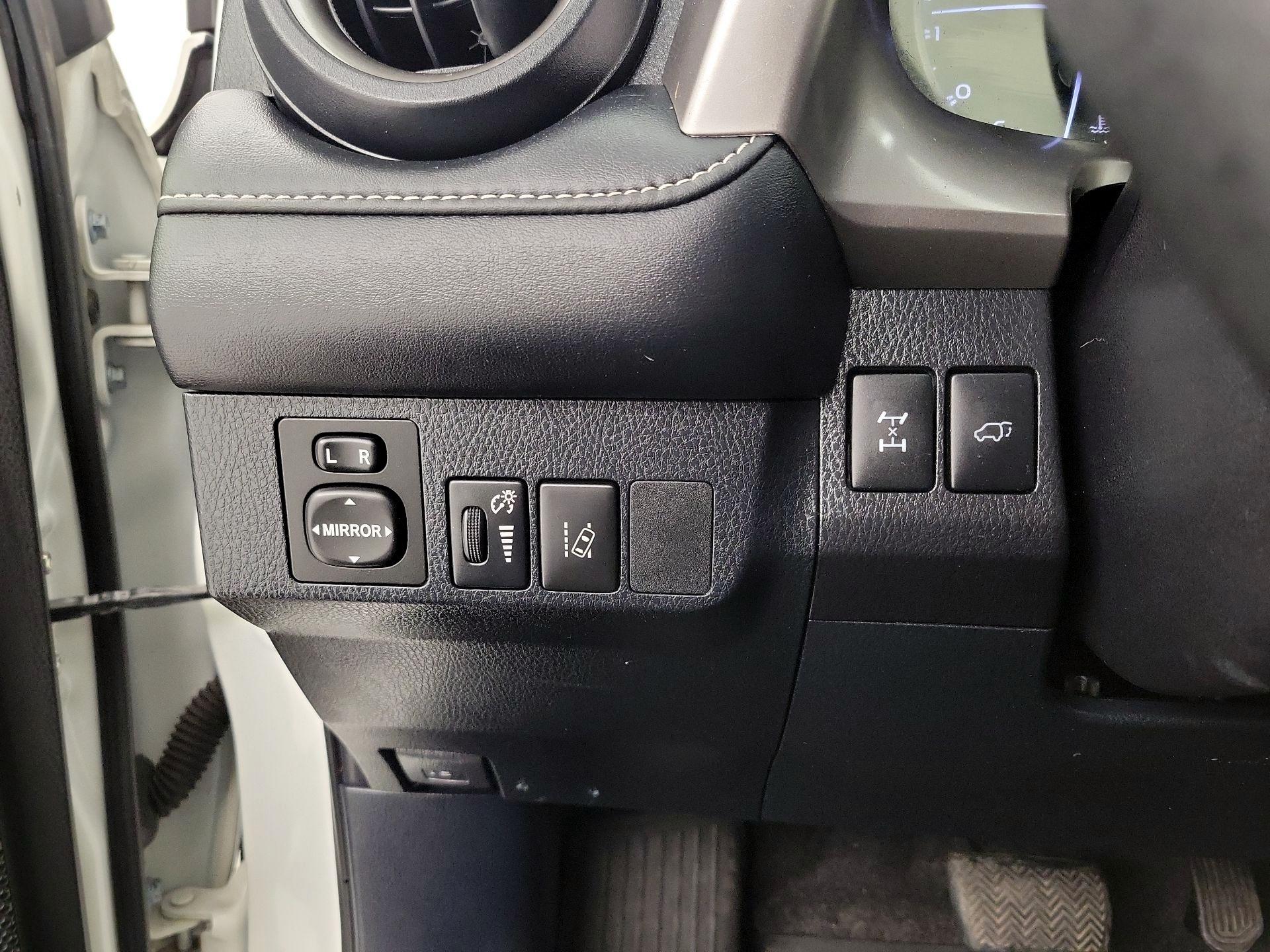 Thumbnail: 2018 Toyota RAV4 - 13