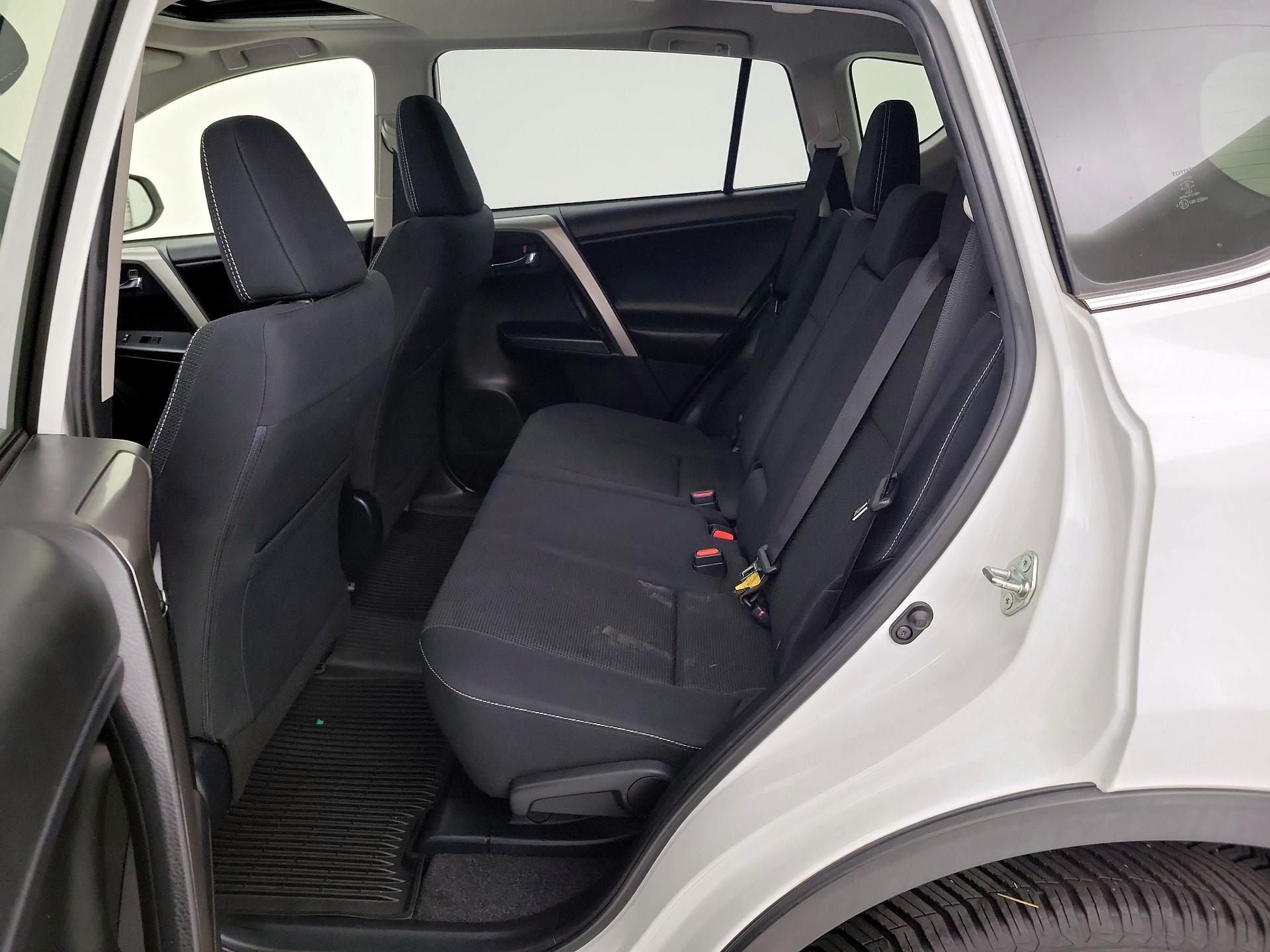 Thumbnail: 2018 Toyota RAV4 - 20