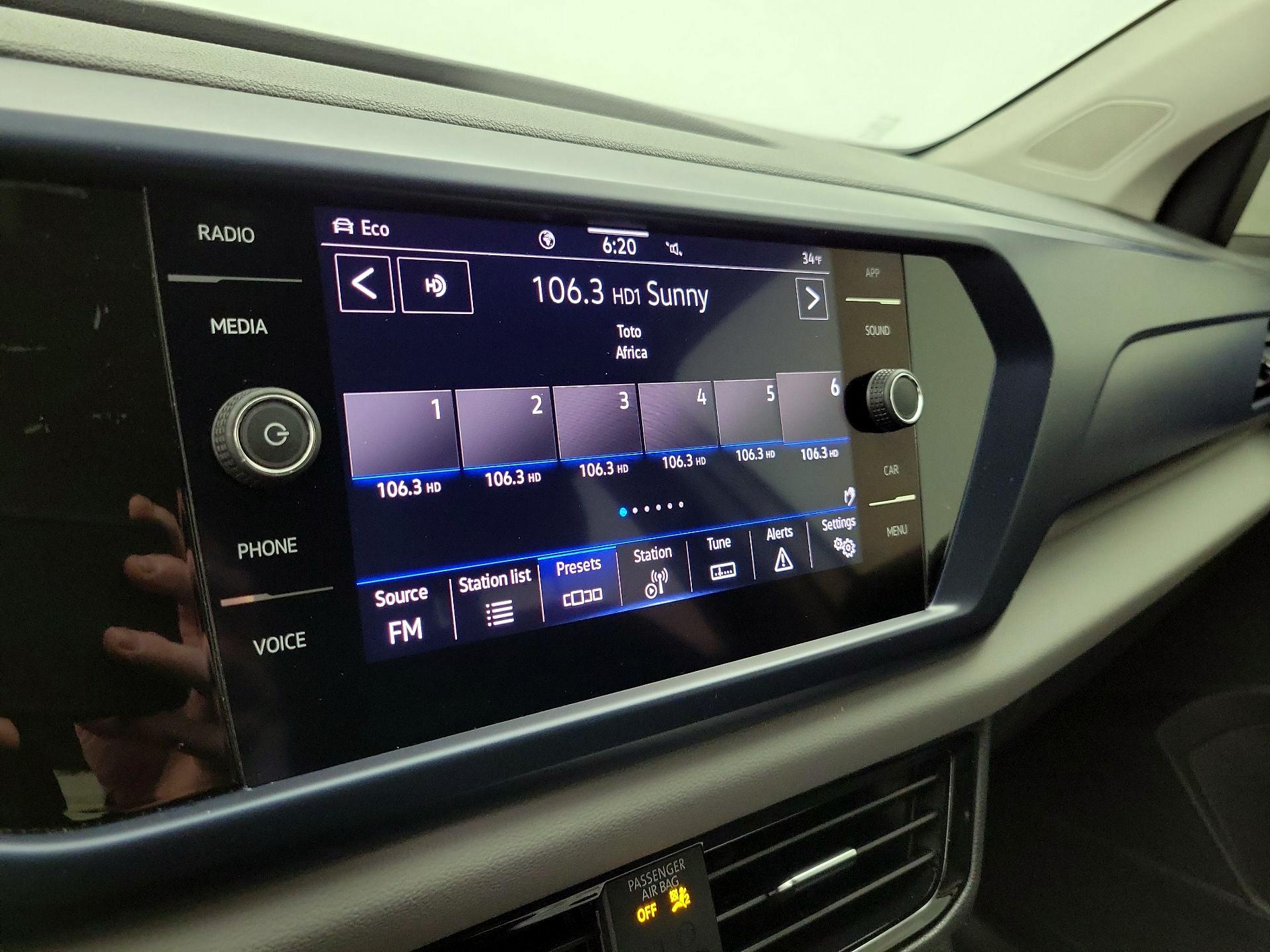 Thumbnail: 2022 Volkswagen Taos - 15