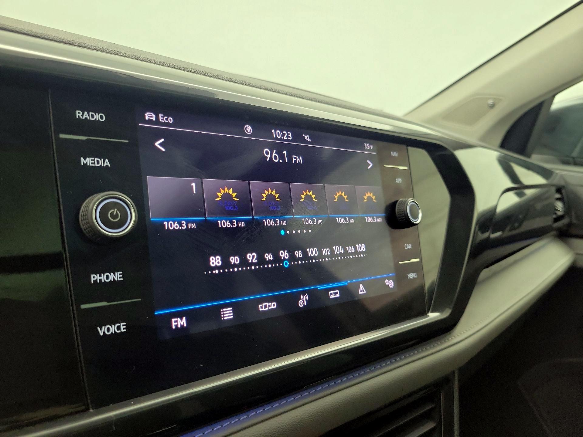 Thumbnail: 2022 Volkswagen Taos - 15