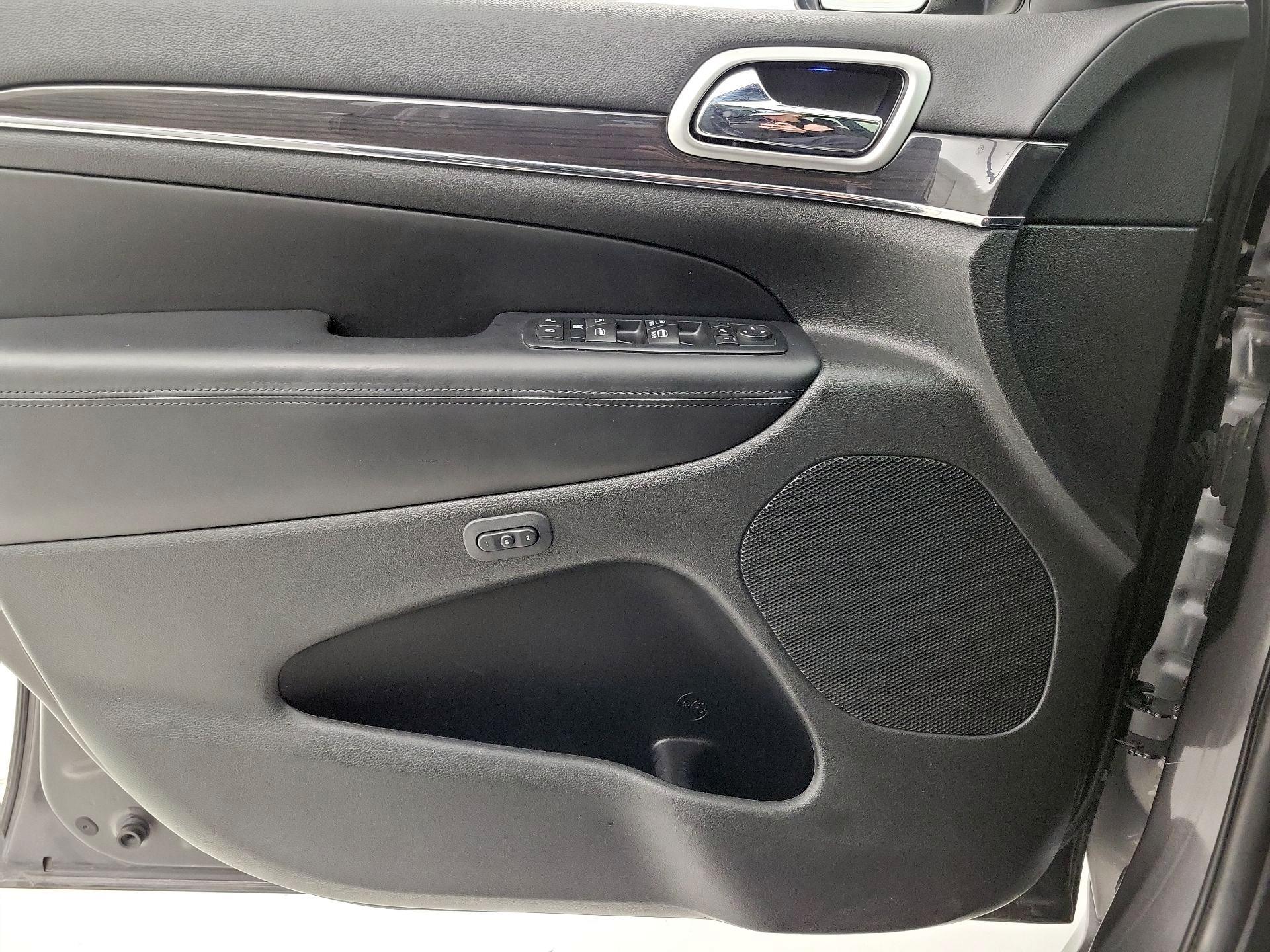 Thumbnail: 2015 Jeep Grand Cherokee - 12