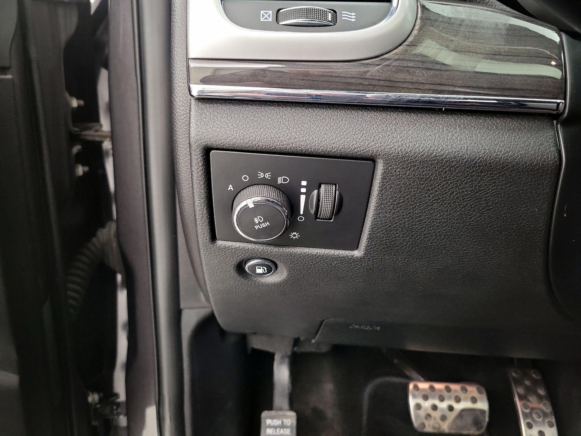 Thumbnail: 2015 Jeep Grand Cherokee - 13