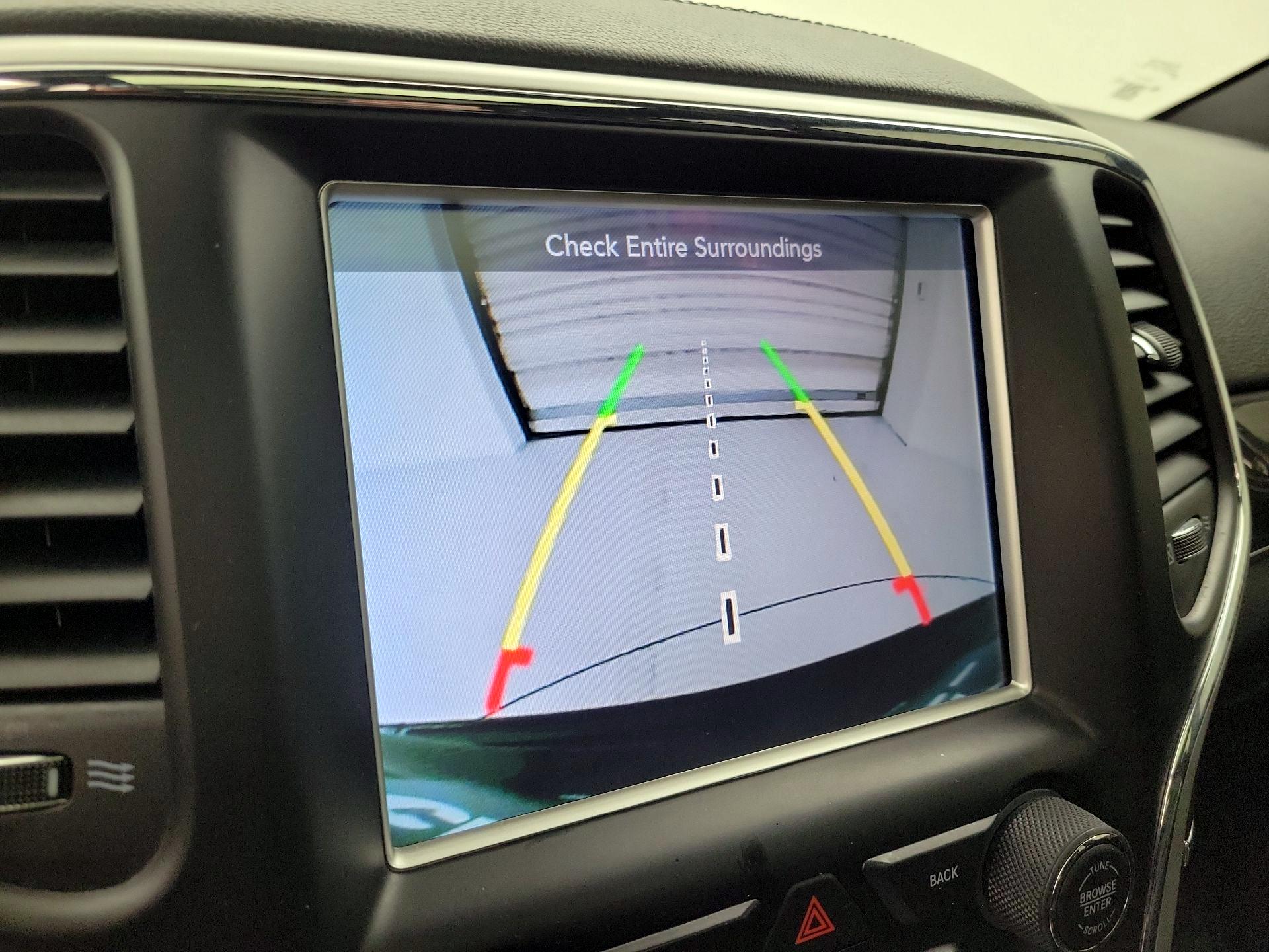 Thumbnail: 2015 Jeep Grand Cherokee - 14