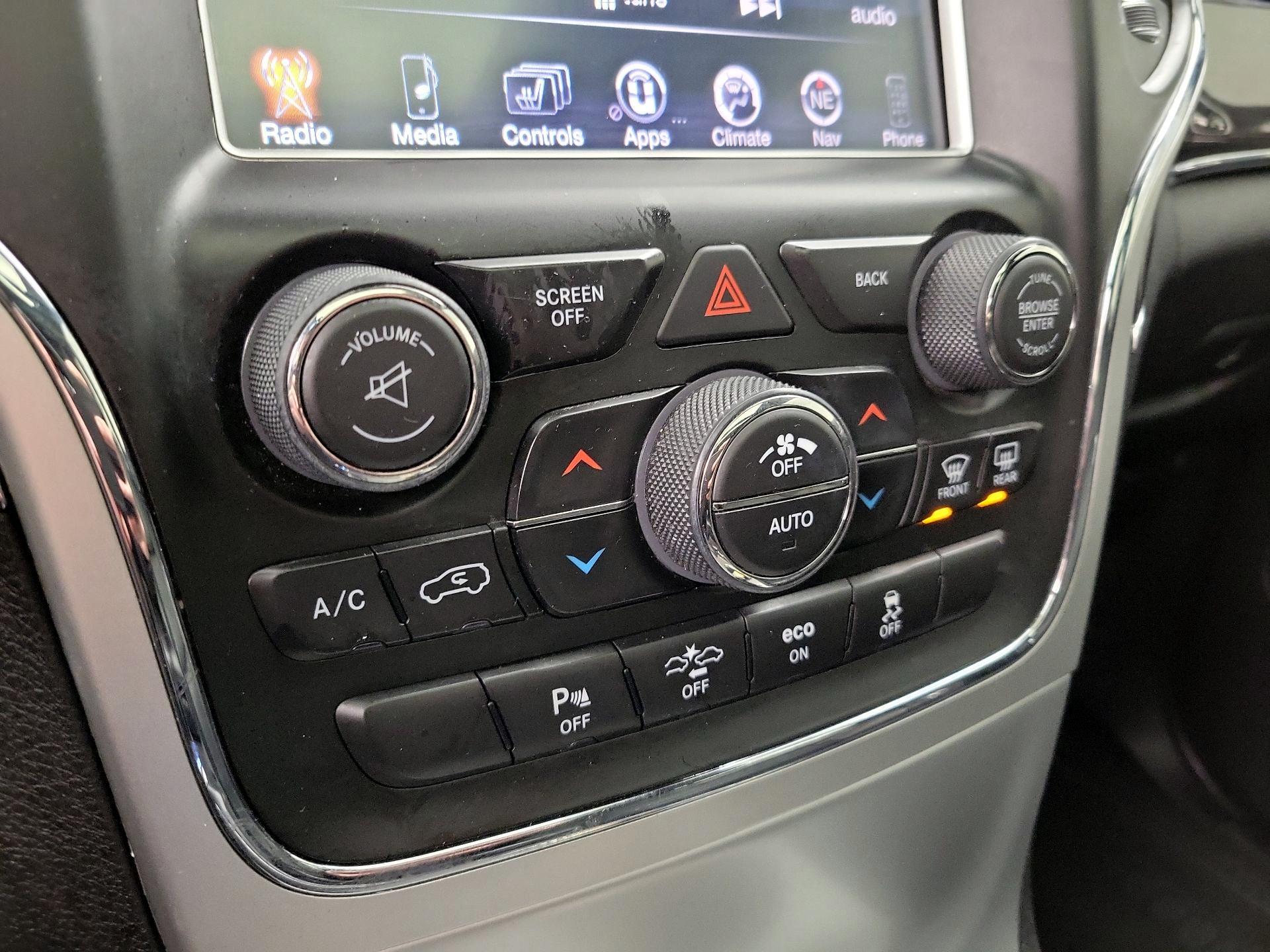 Thumbnail: 2015 Jeep Grand Cherokee - 16