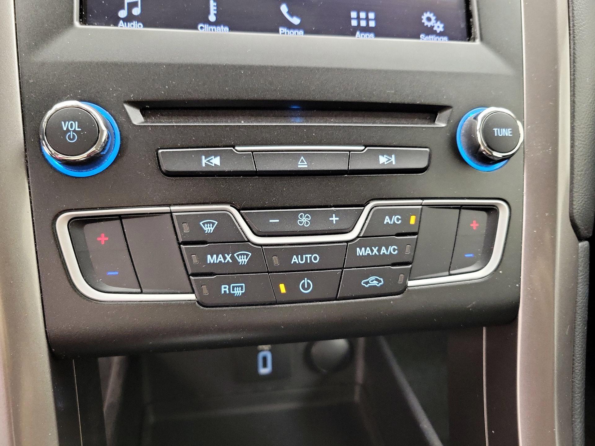 Thumbnail: 2017 Ford Fusion - 17