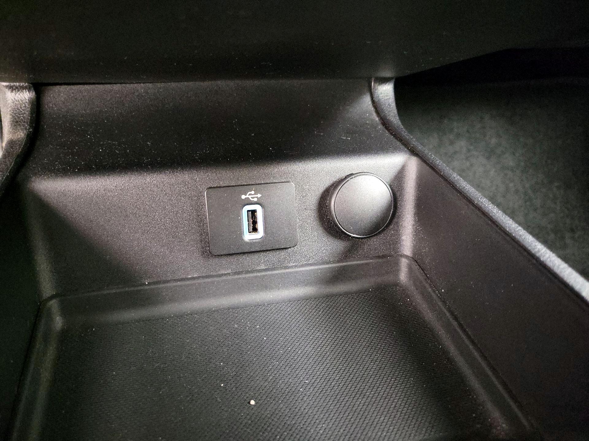 Thumbnail: 2017 Ford Fusion - 19