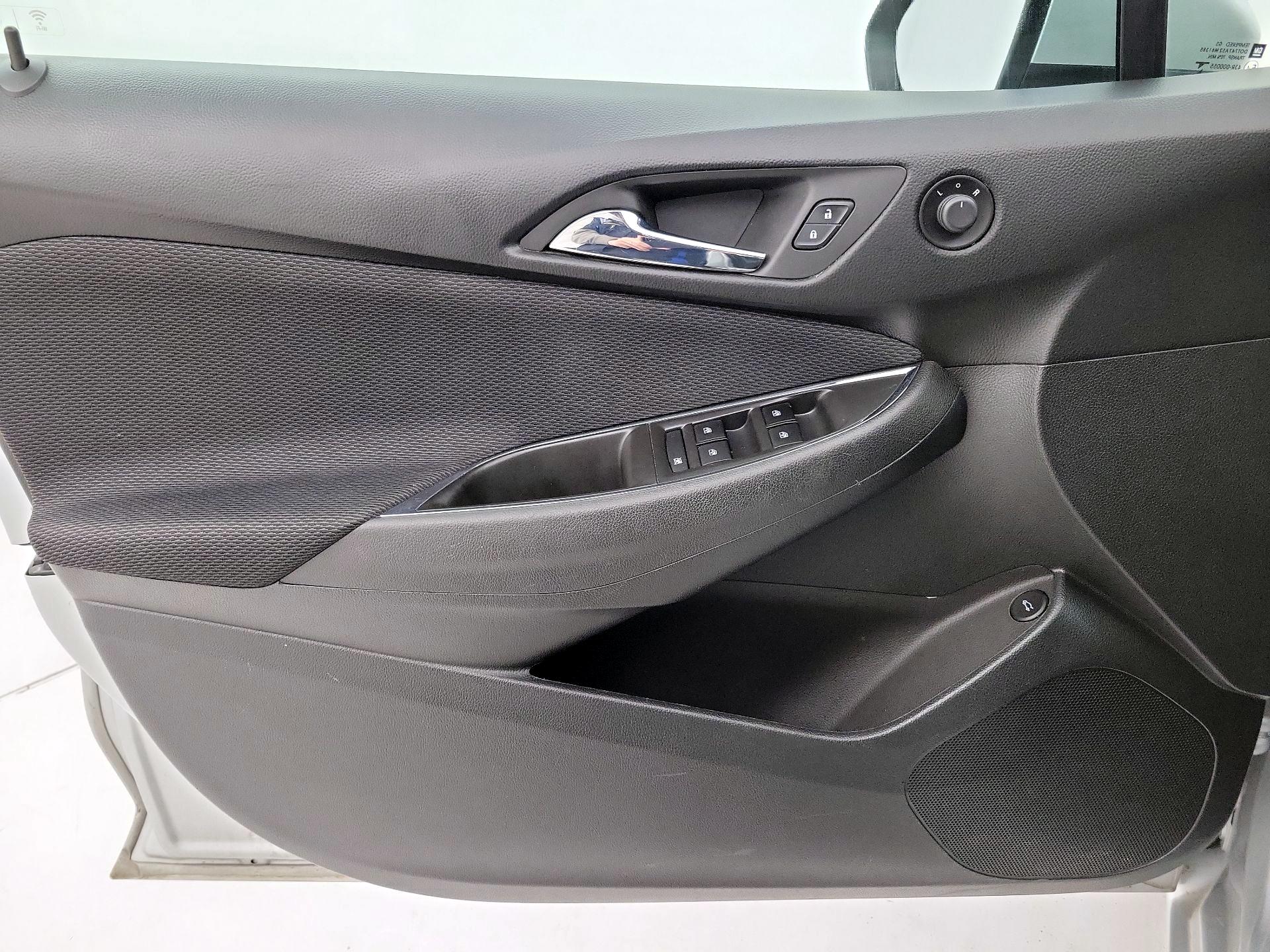 Thumbnail: 2016 Chevrolet Cruze - 12