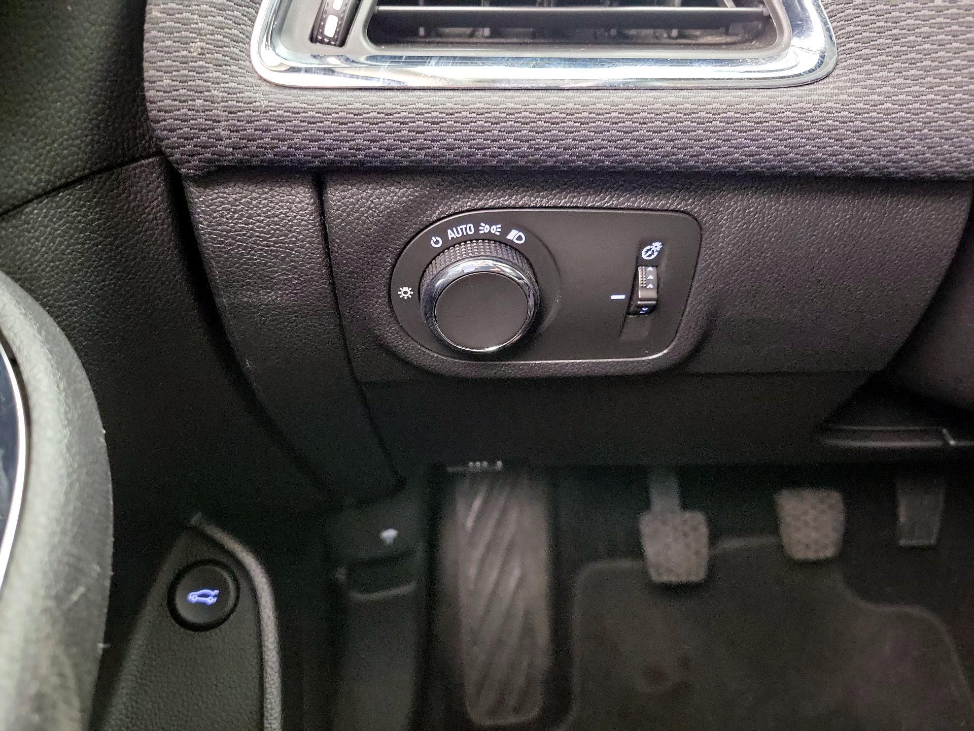 Thumbnail: 2016 Chevrolet Cruze - 13