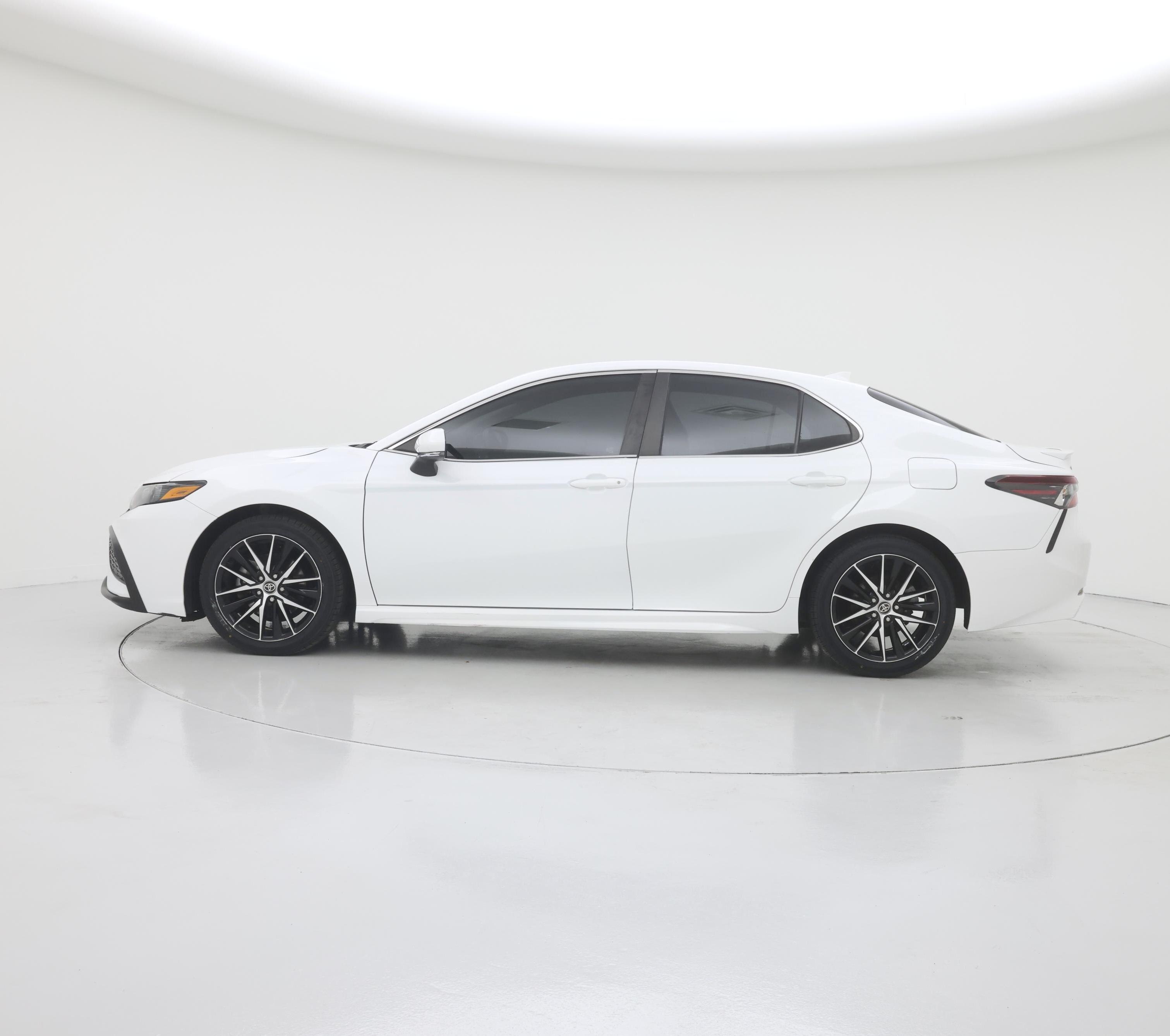 Thumbnail: 2022 Toyota Camry - 3