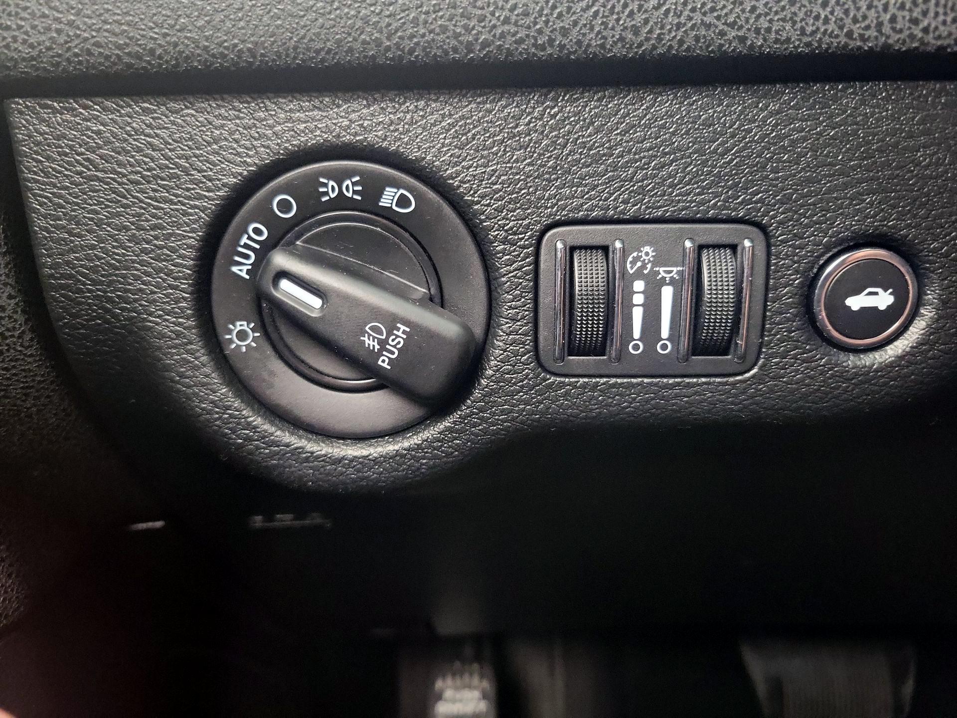 Thumbnail: 2018 Dodge Charger - 13