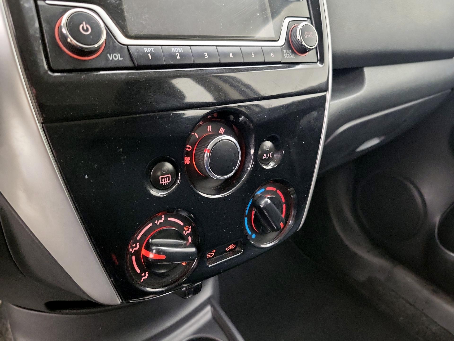 Thumbnail: 2016 Nissan Versa Note - 16