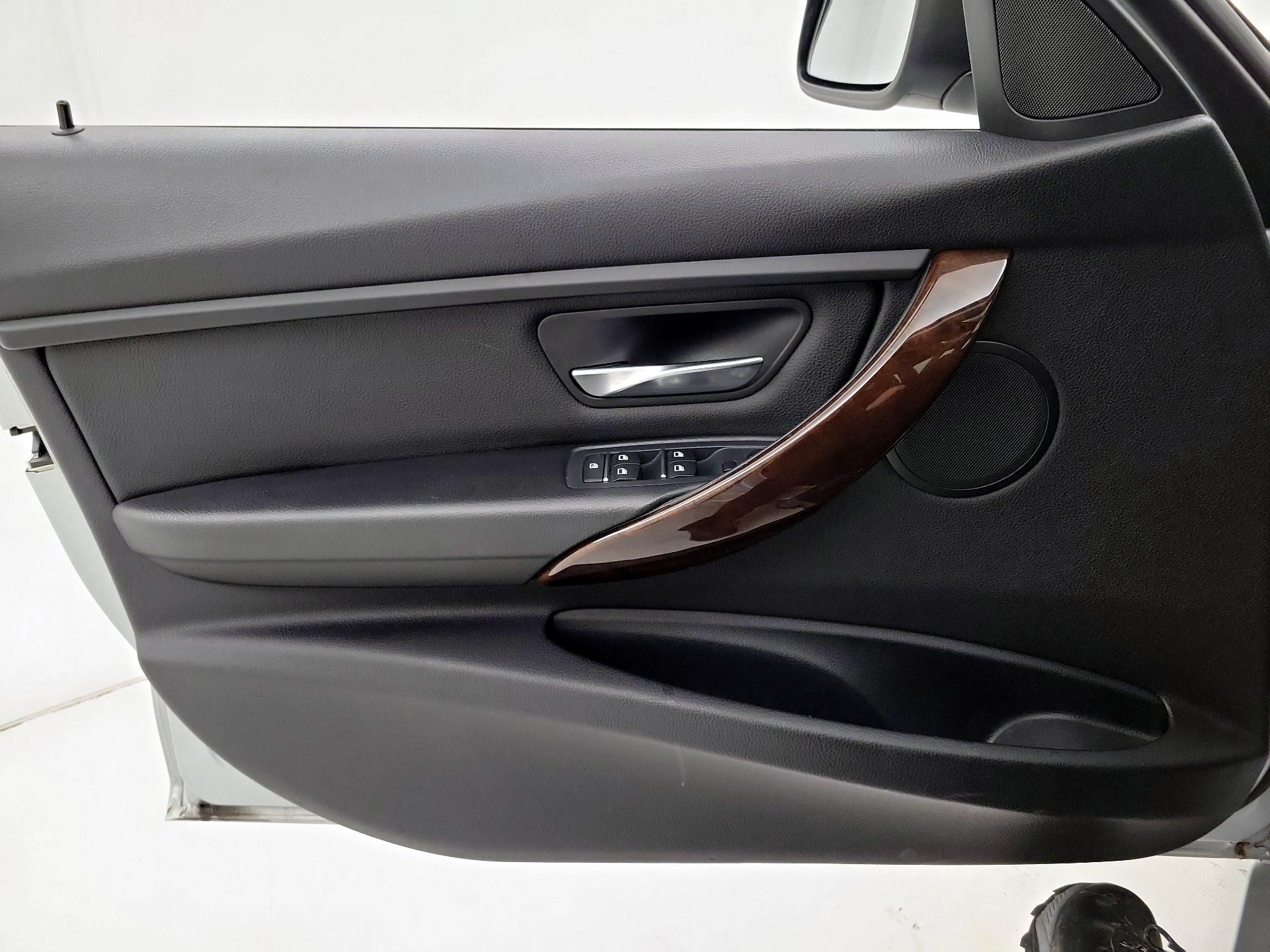 Thumbnail: 2016 BMW 3 Series - 12