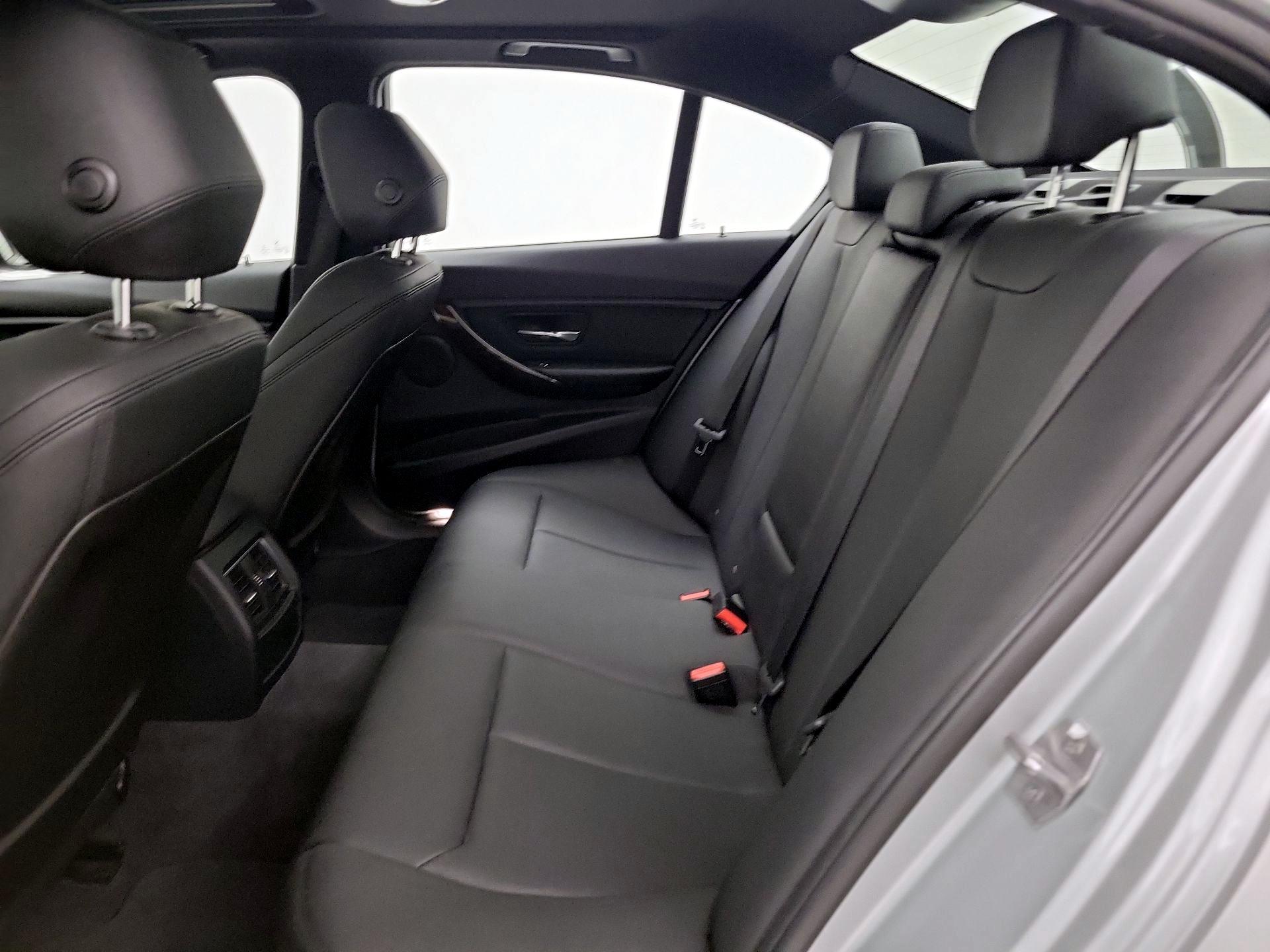 Thumbnail: 2016 BMW 3 Series - 18