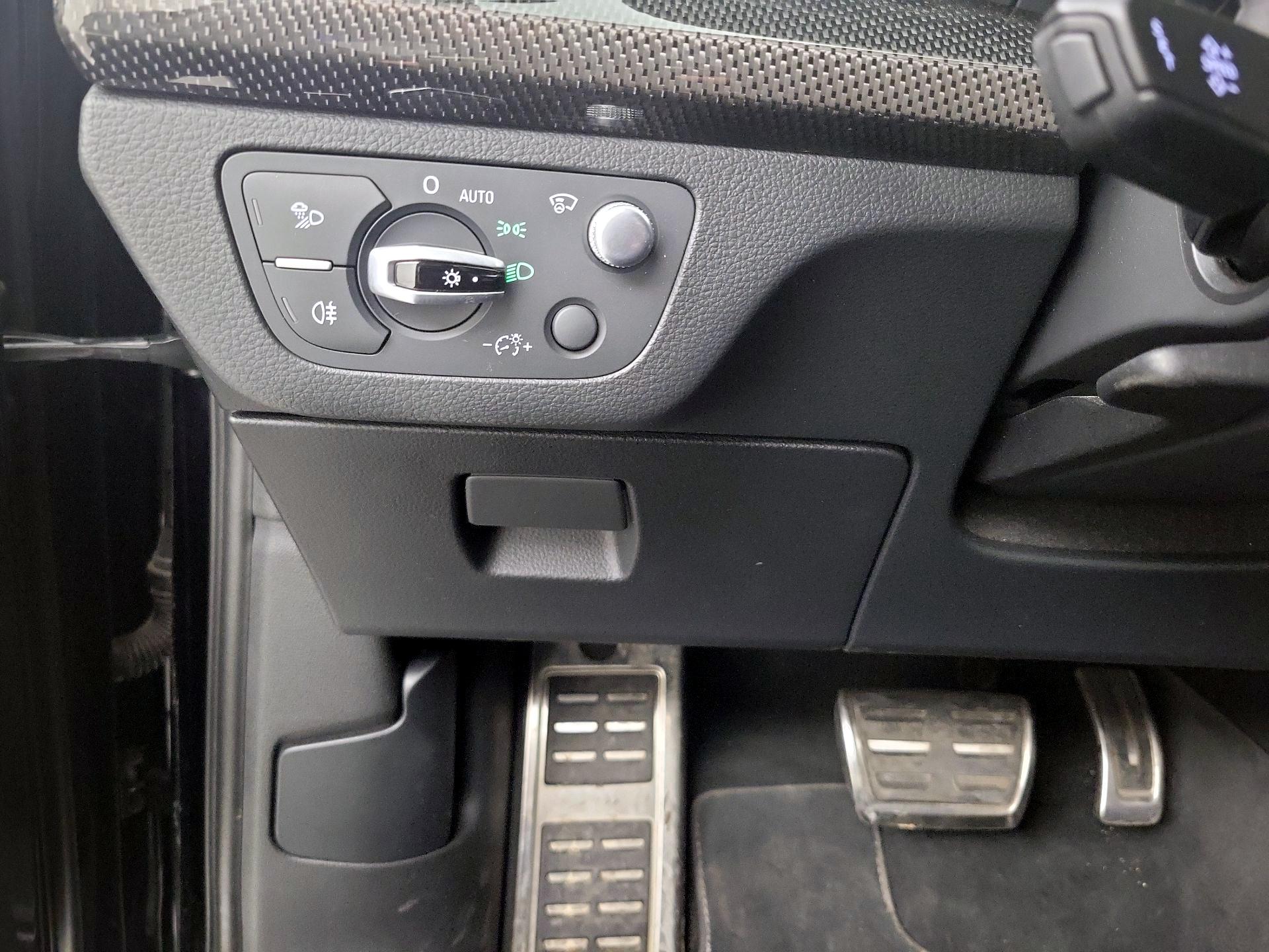 Thumbnail: 2018 Audi SQ5 - 13