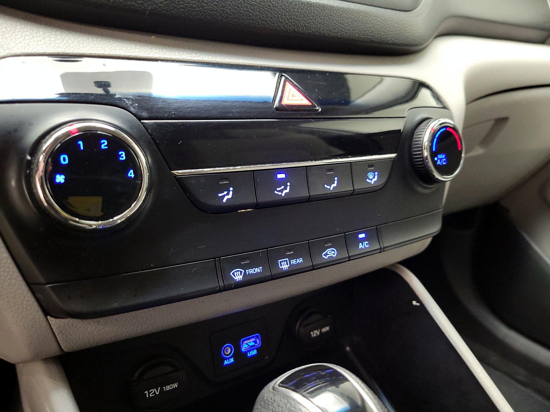 Thumbnail: 2016 Hyundai Tucson - 16