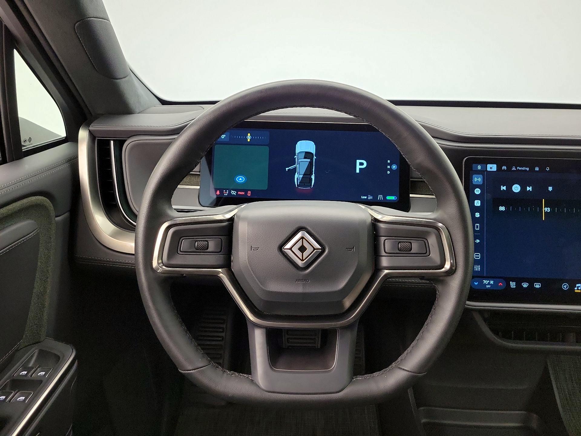 Thumbnail: 2025 Rivian R1S - 10