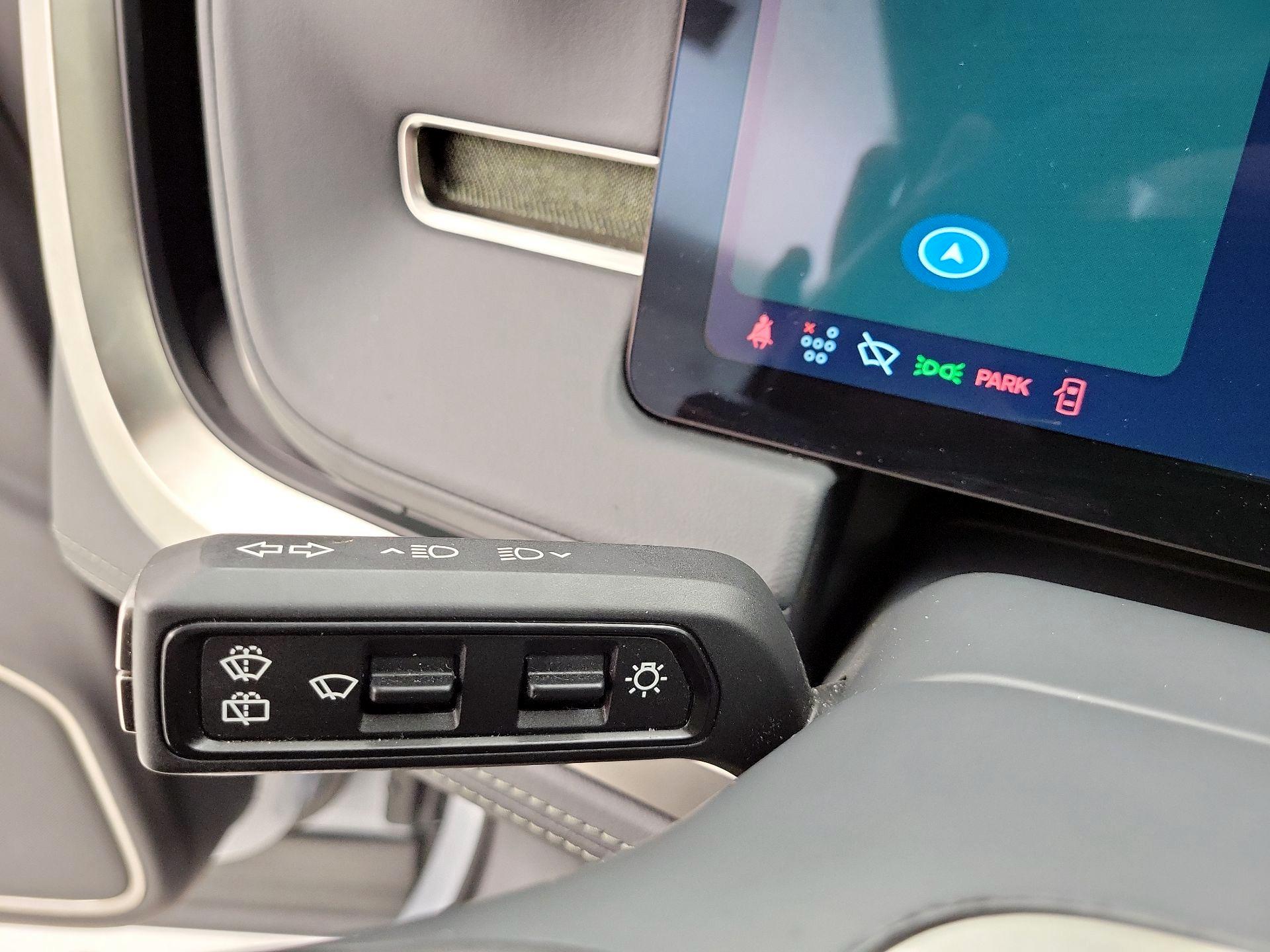 Thumbnail: 2025 Rivian R1S - 13