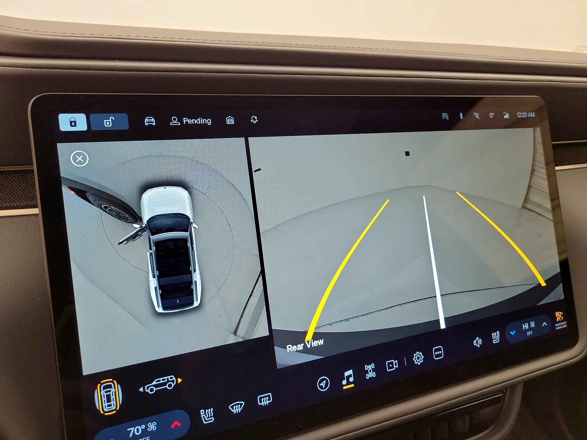 Thumbnail: 2025 Rivian R1S - 15