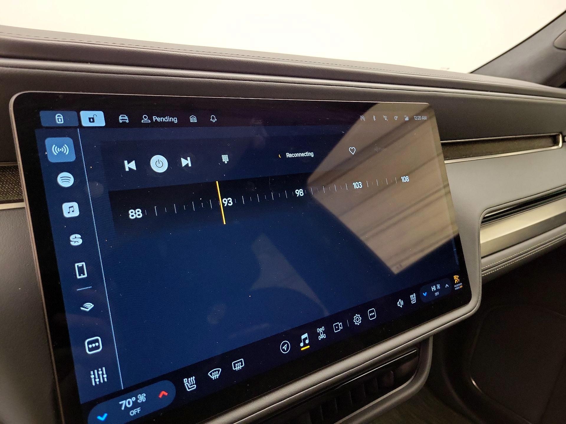 Thumbnail: 2025 Rivian R1S - 16