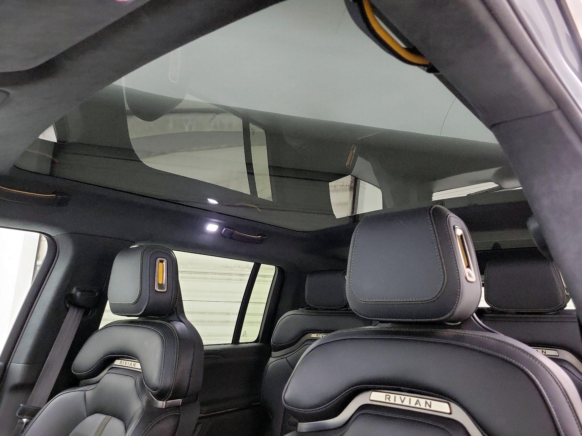Thumbnail: 2025 Rivian R1S - 20