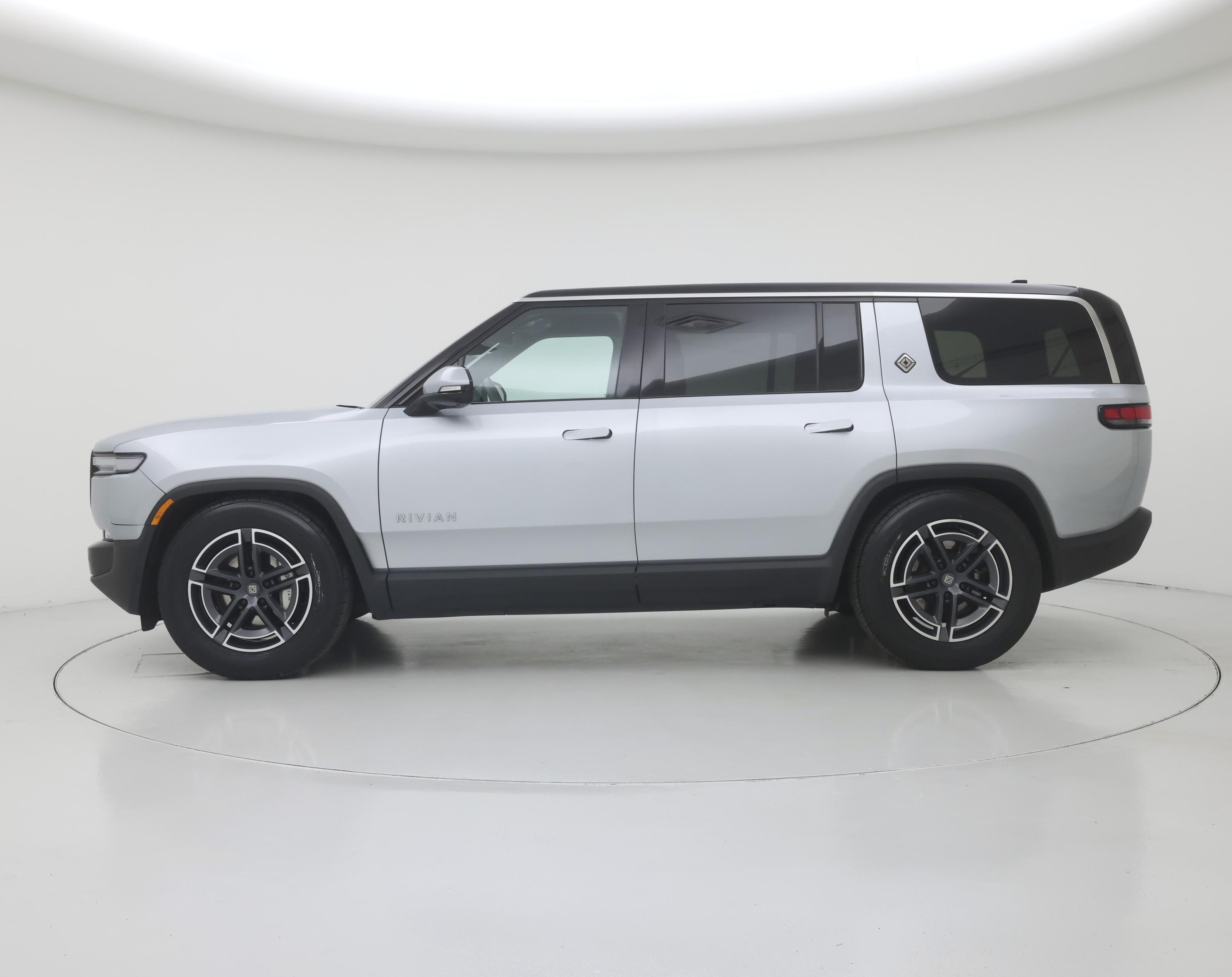 Thumbnail: 2025 Rivian R1S - 3