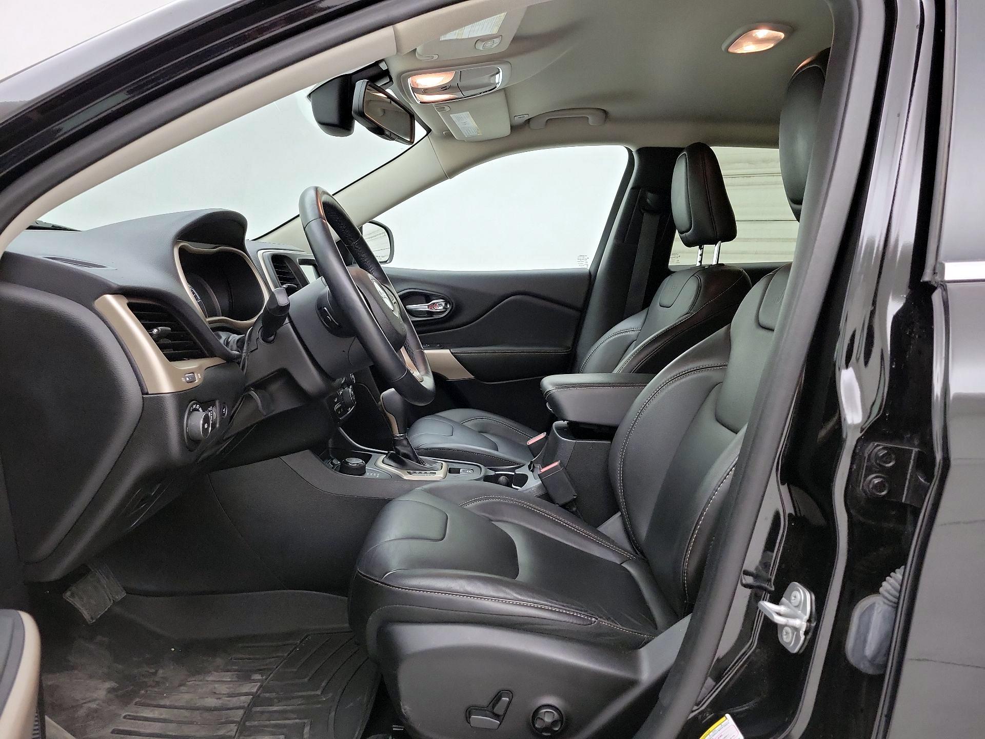 Thumbnail: 2018 Jeep Cherokee - 11