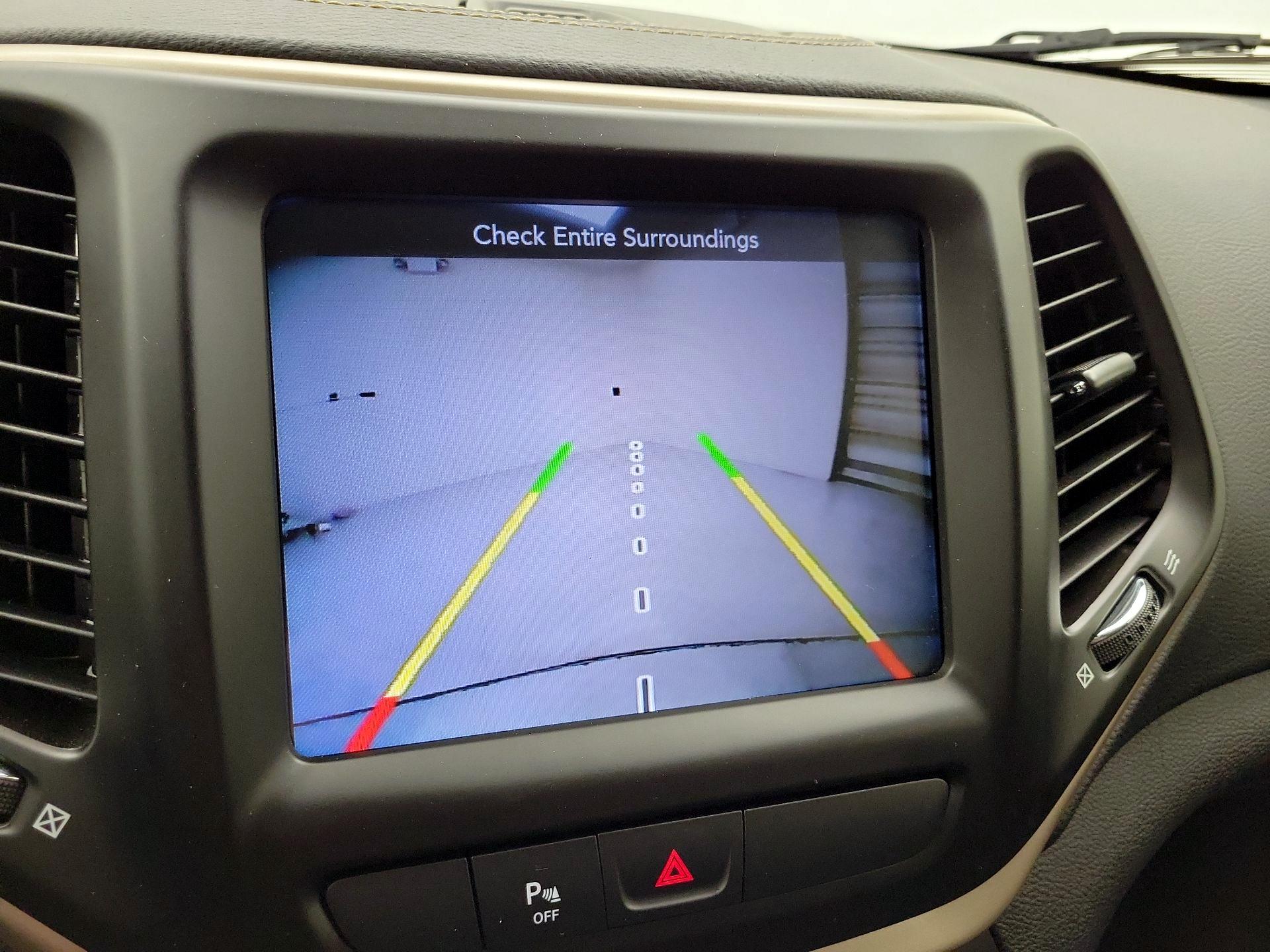 Thumbnail: 2018 Jeep Cherokee - 14