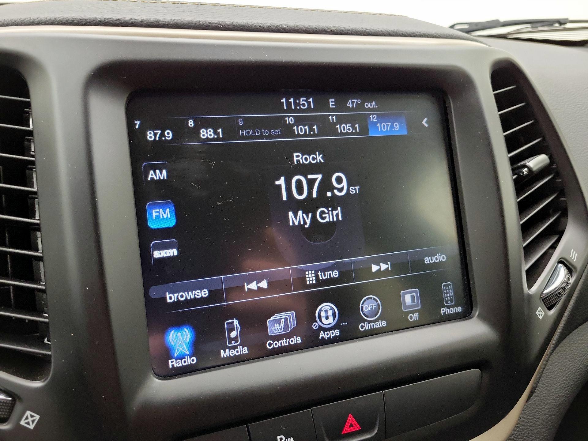 Thumbnail: 2018 Jeep Cherokee - 15