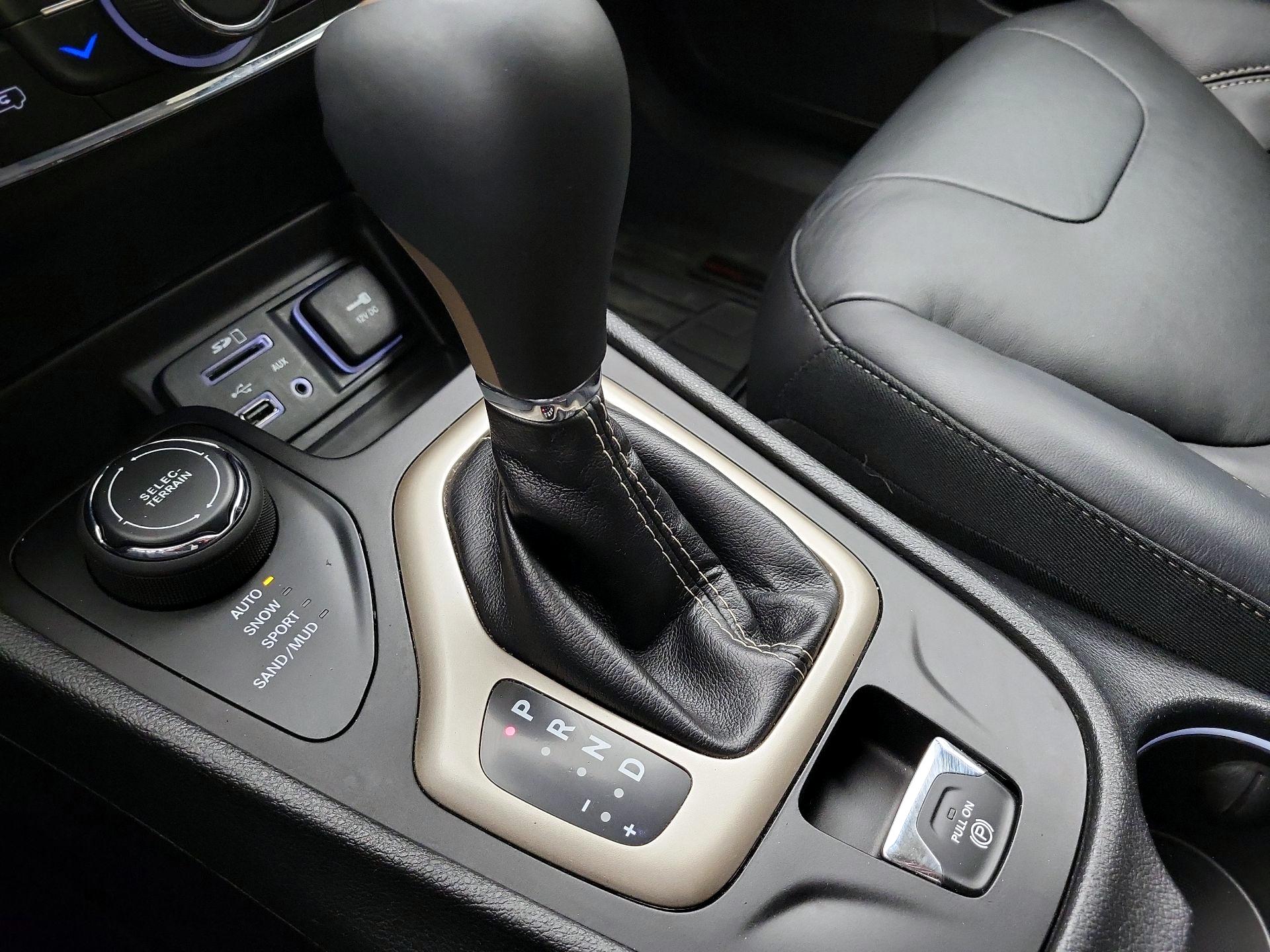 Thumbnail: 2018 Jeep Cherokee - 17