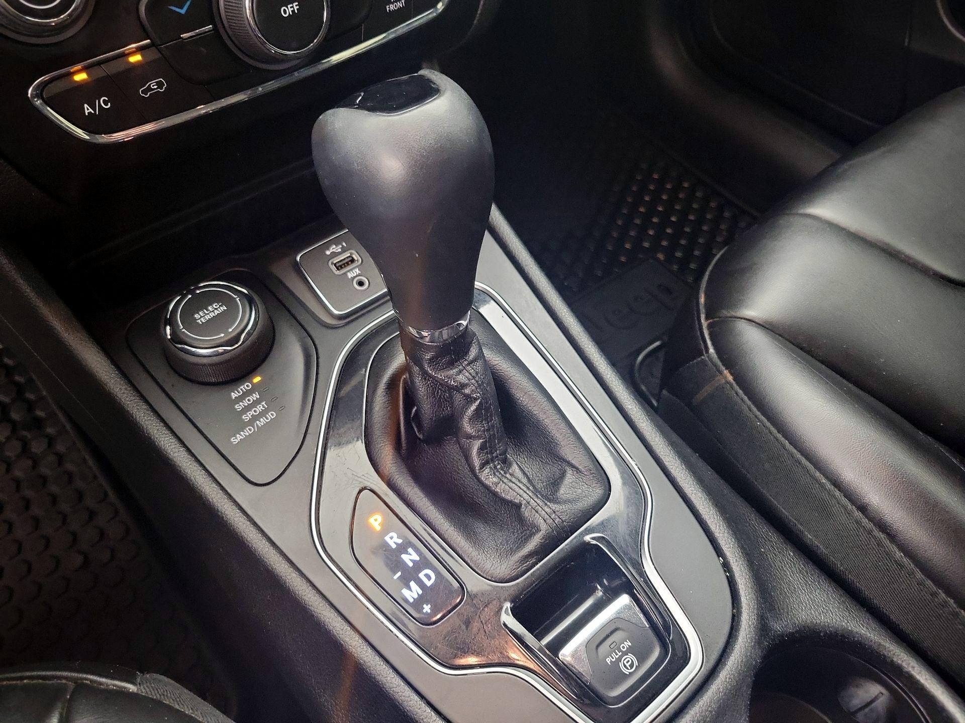 Thumbnail: 2019 Jeep Cherokee - 17