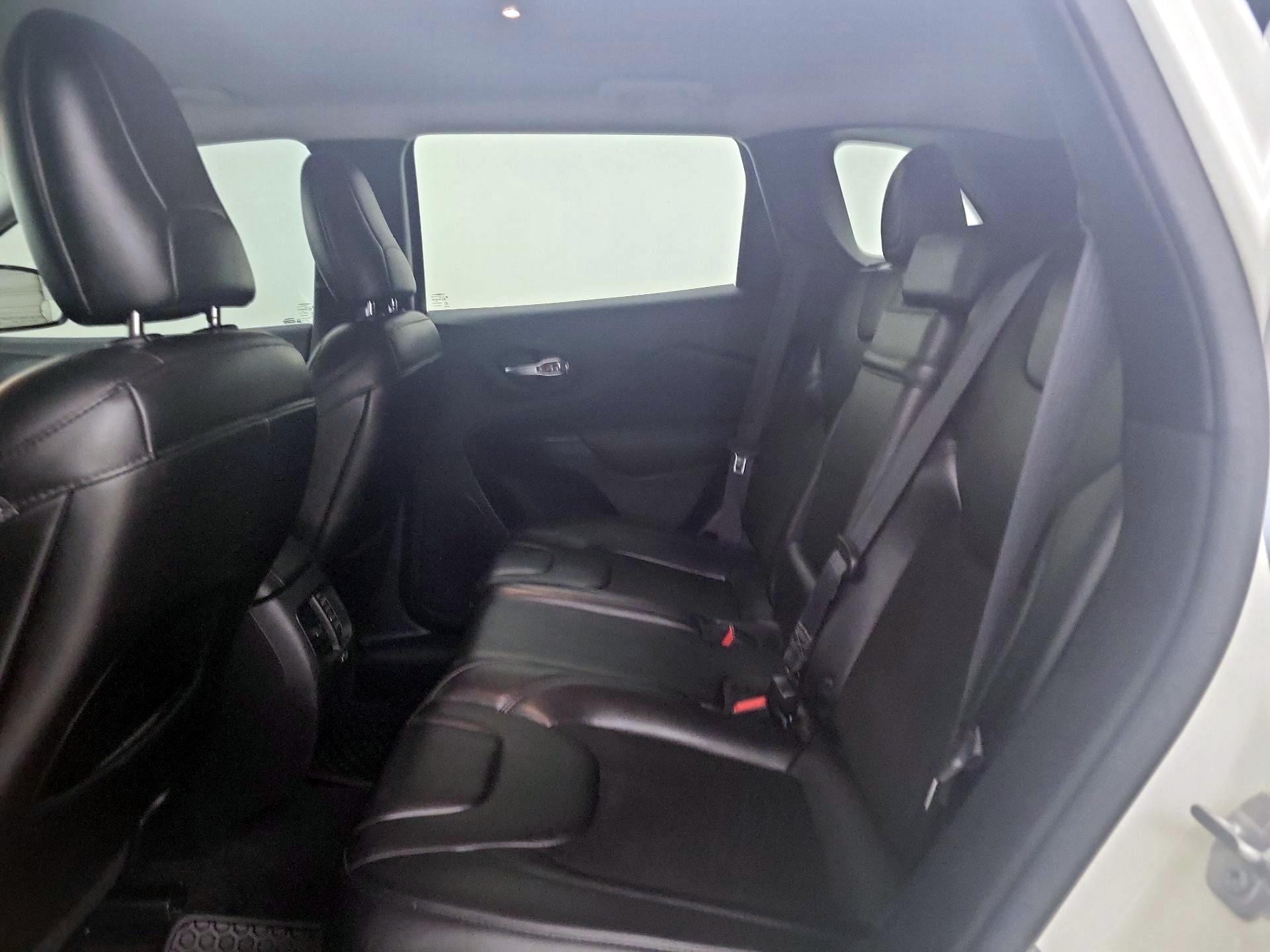 Thumbnail: 2019 Jeep Cherokee - 19