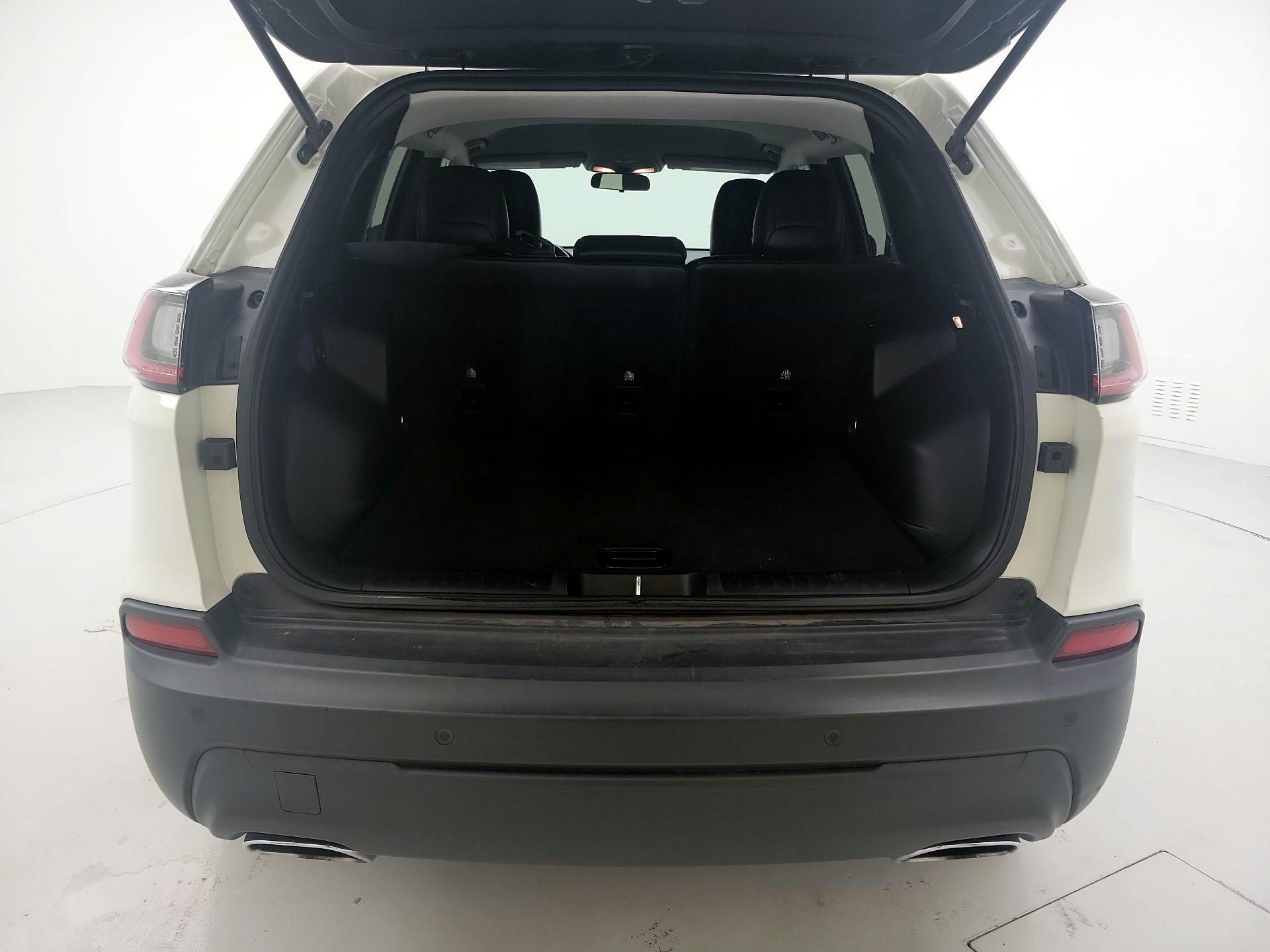 Thumbnail: 2019 Jeep Cherokee - 20