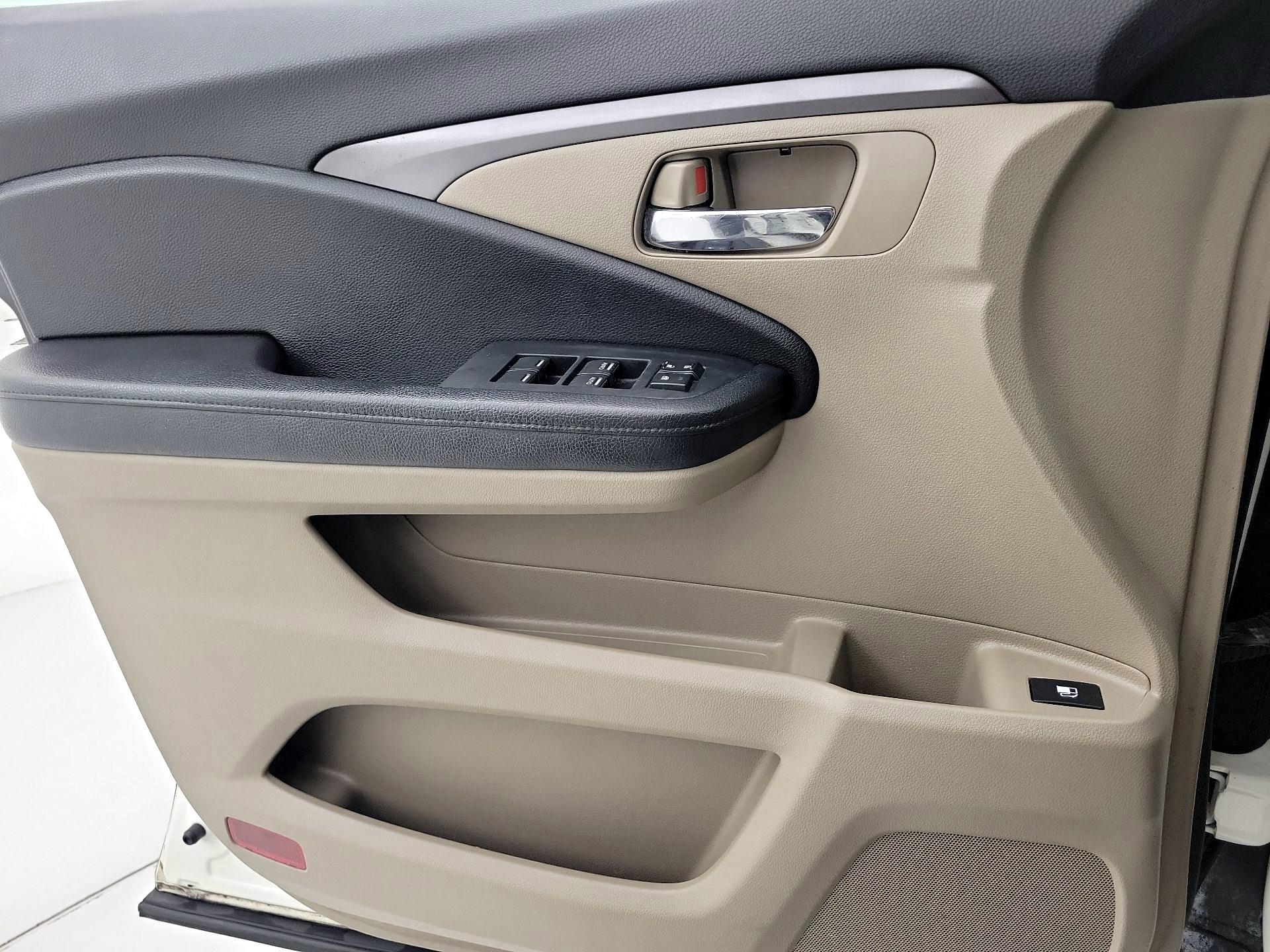 Thumbnail: 2016 Honda Pilot - 12