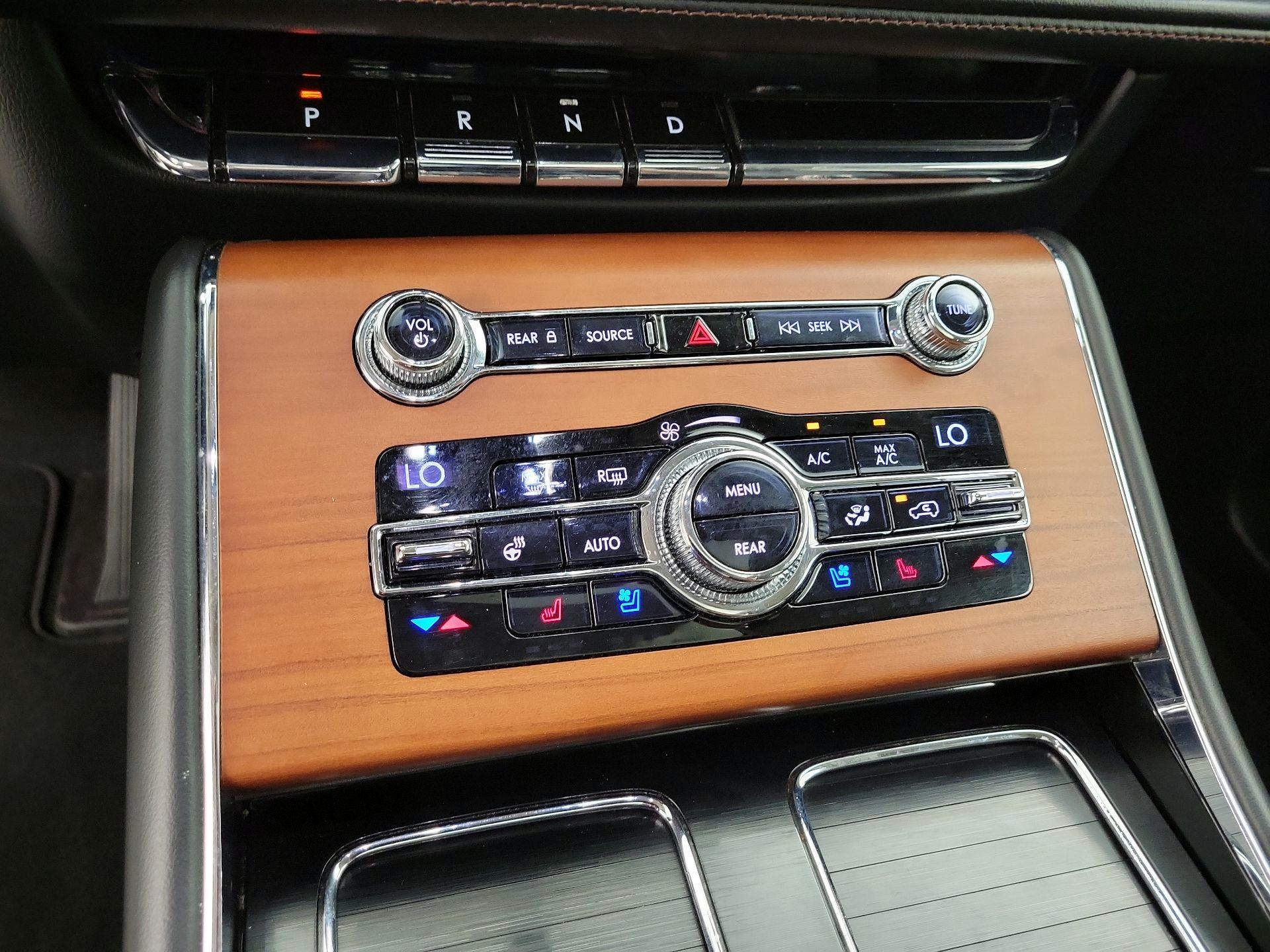 Thumbnail: 2020 Lincoln Aviator - 17