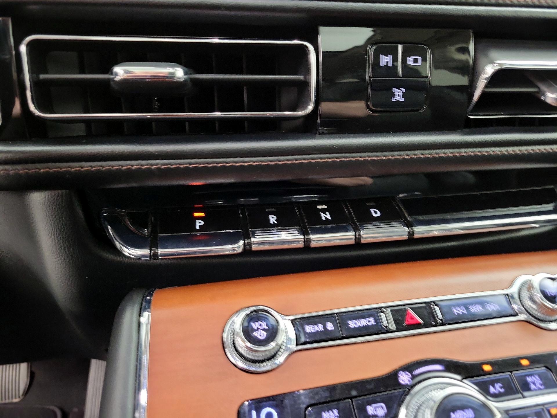 Thumbnail: 2020 Lincoln Aviator - 18